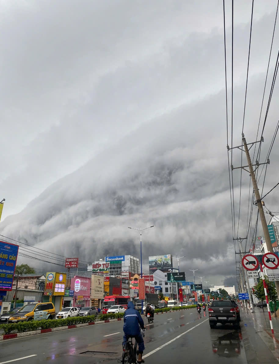 Mạng xã hội tràn ngập 'dị tượng', 'thiên tượng' sau bão lũ: Chuyên gia thiên văn, tín ngưỡng lên tiếng- Ảnh 4. Mạng xã hội tràn ngập 'dị tượng', 'thiên tượng' sau bão lũ: Chuyên gia thiên văn, tín ngưỡng lên tiếng- Ảnh 4.