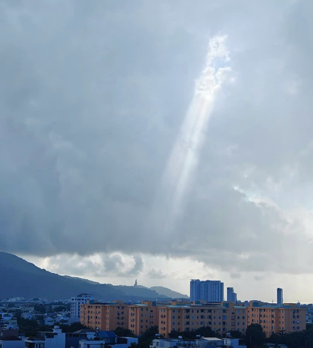 Nhan nhản 'dị tượng', 'thiên tượng' vô căn cứ sau bão Yagi- Ảnh 2.