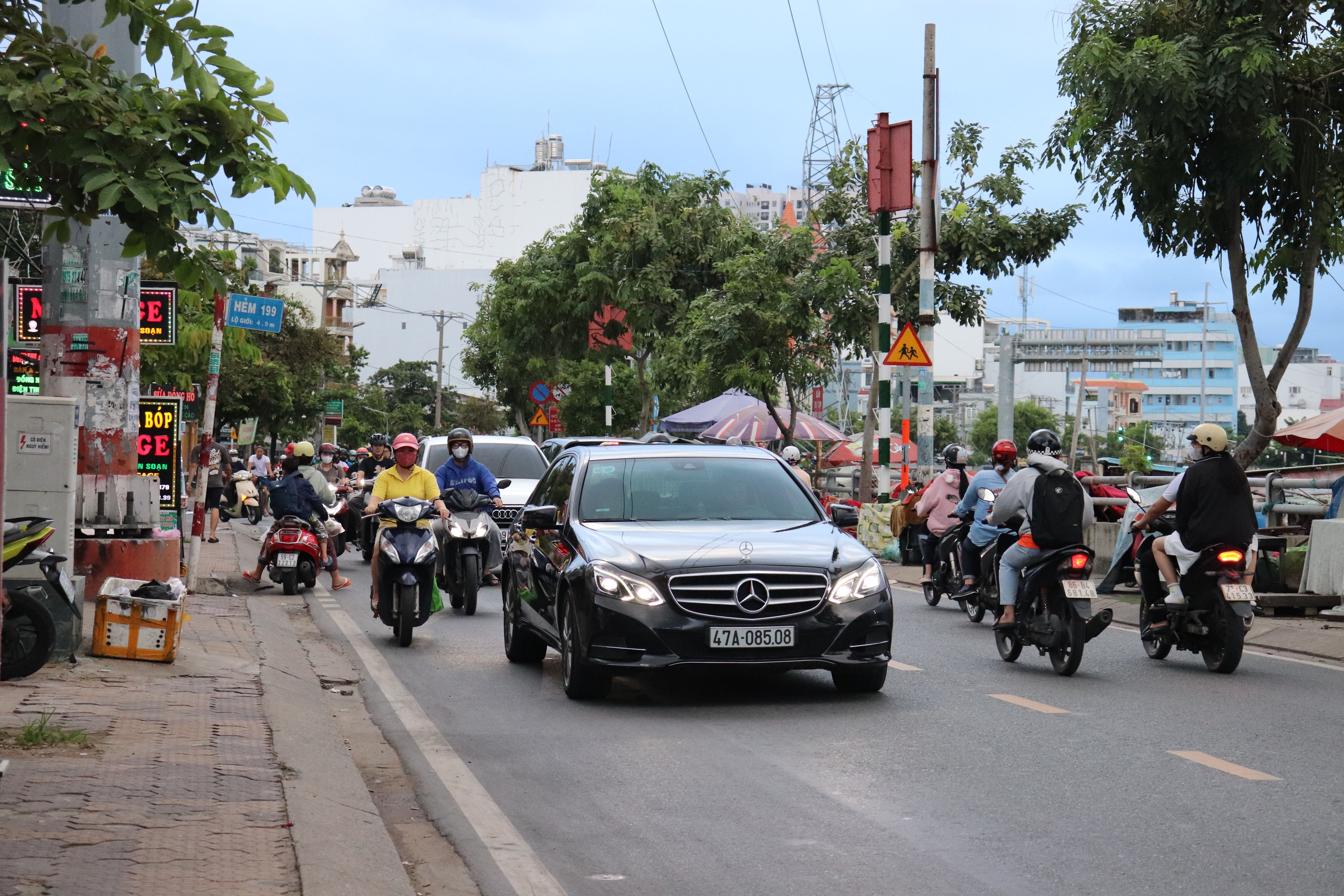 TP.HCM chi 375 tỉ giải cứu 'rốn ngập' Trần Xuân Soạn, người dân nói gì?- Ảnh 4.