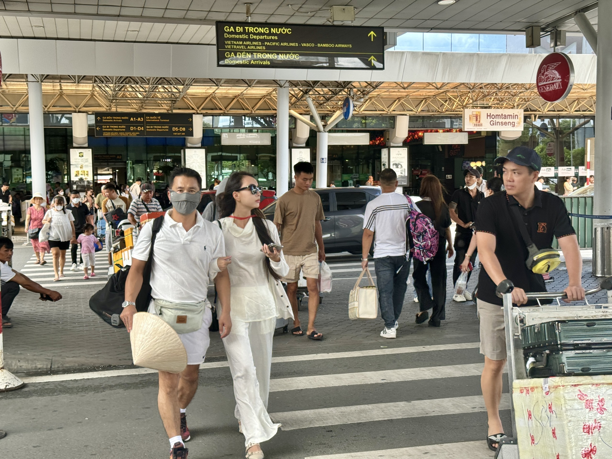 Ngày cuối kỳ nghỉ lễ 2.9: Sân bay Tân Sơn Nhất thông thoáng, dễ dàng đi lại- Ảnh 2. Ngày cuối kỳ nghỉ lễ 2.9: Sân bay Tân Sơn Nhất thông thoáng, dễ dàng đi lại- Ảnh 2.