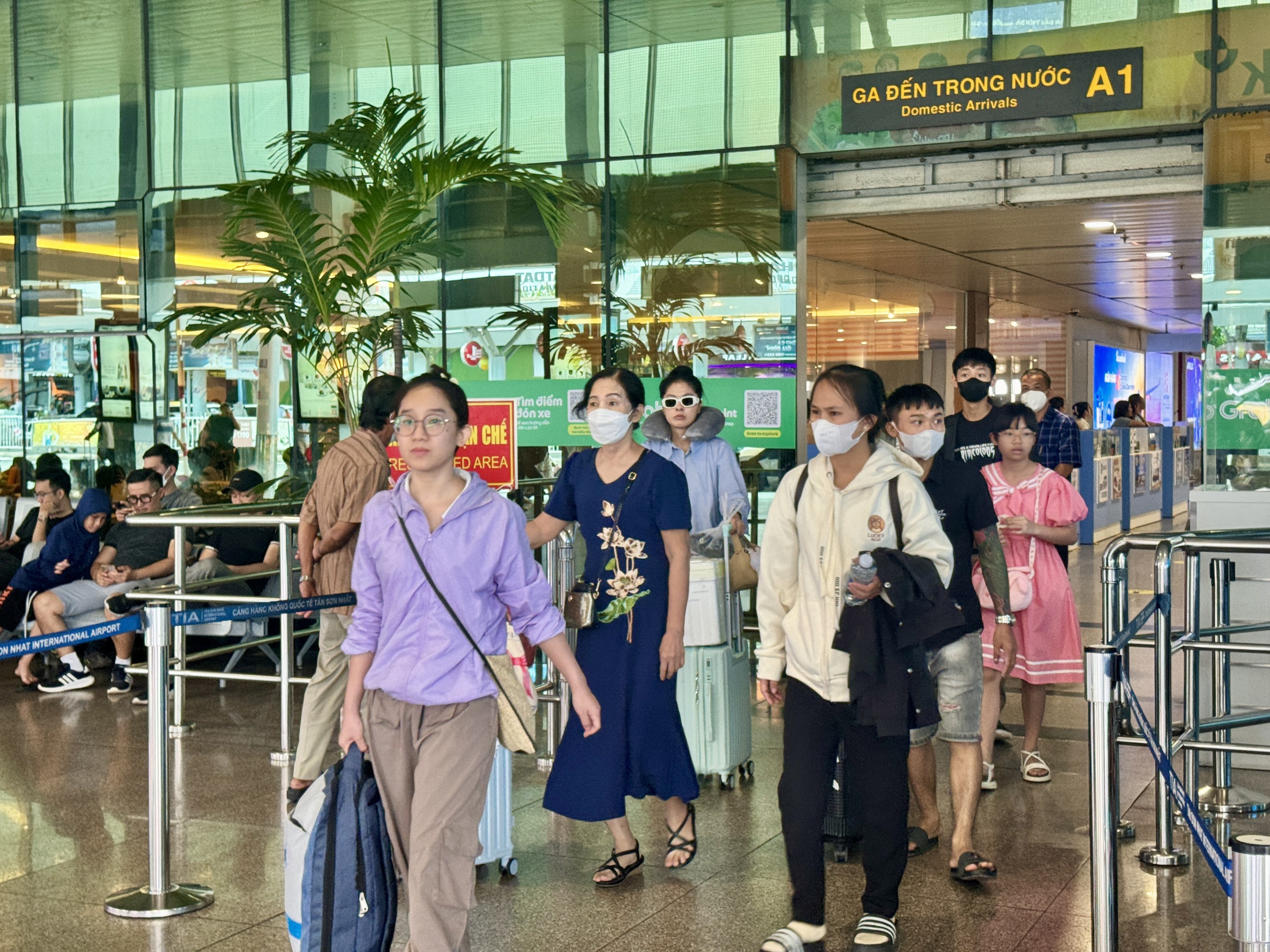 Ngày cuối kỳ nghỉ lễ 2.9: Sân bay Tân Sơn Nhất thông thoáng, dễ dàng đi lại- Ảnh 7. Ngày cuối kỳ nghỉ lễ 2.9: Sân bay Tân Sơn Nhất thông thoáng, dễ dàng đi lại- Ảnh 7.