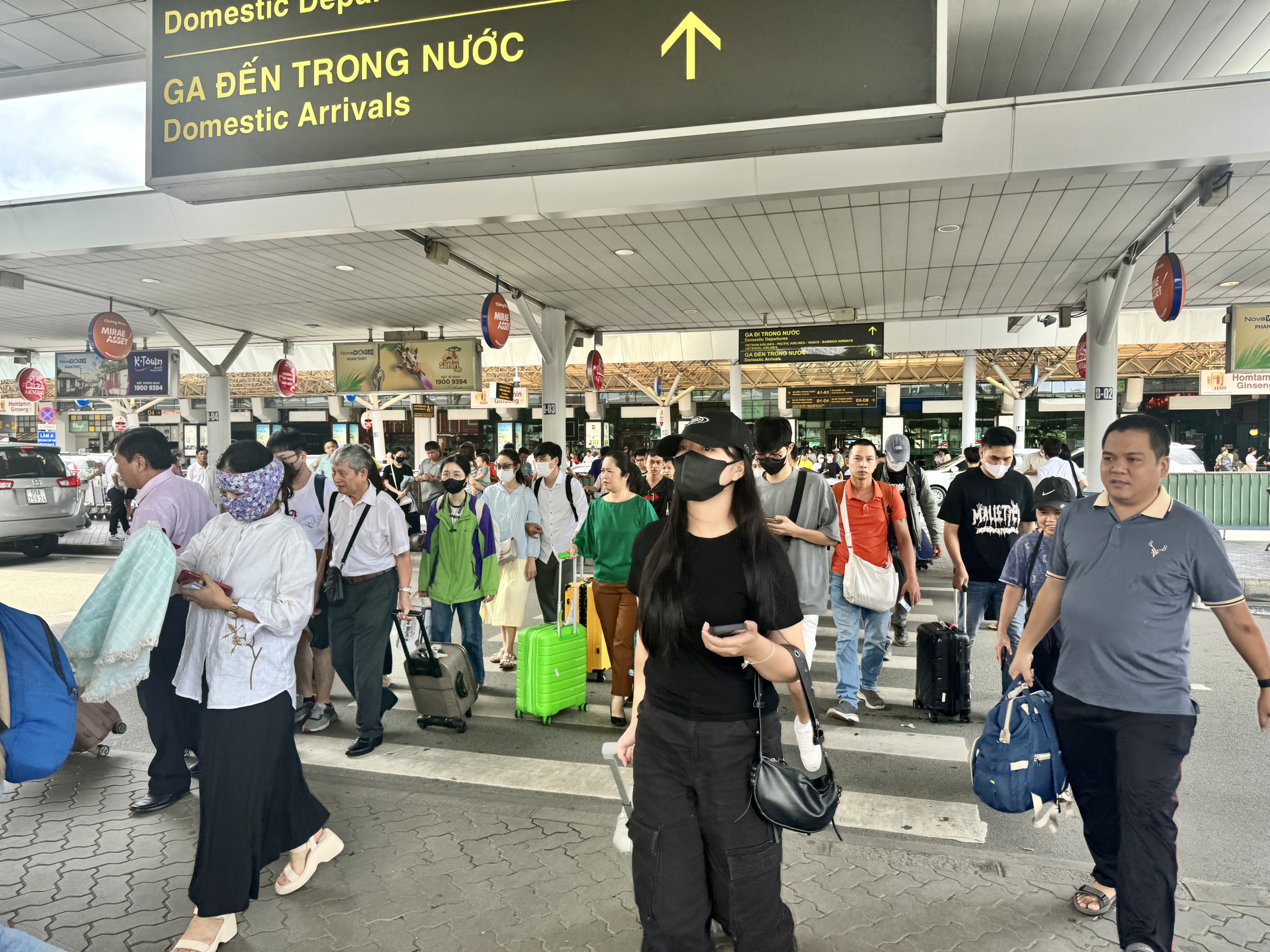 Ngày cuối kỳ nghỉ lễ 2.9: Sân bay Tân Sơn Nhất thông thoáng, dễ dàng đi lại- Ảnh 1. Ngày cuối kỳ nghỉ lễ 2.9: Sân bay Tân Sơn Nhất thông thoáng, dễ dàng đi lại- Ảnh 1.