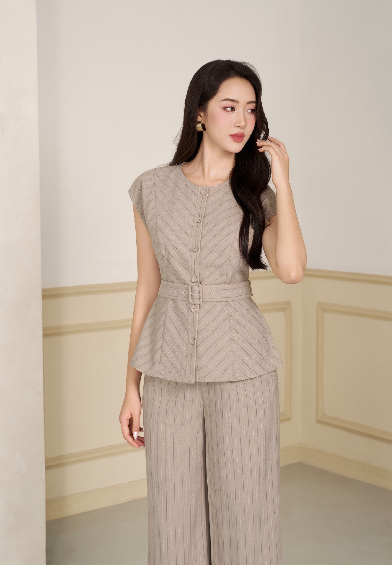 Diện đồ tone sur tone thế nào để thời thượng mà không nhàm chán?- Ảnh 3. Diện đồ tone sur tone thế nào để thời thượng mà không nhàm chán?- Ảnh 3.