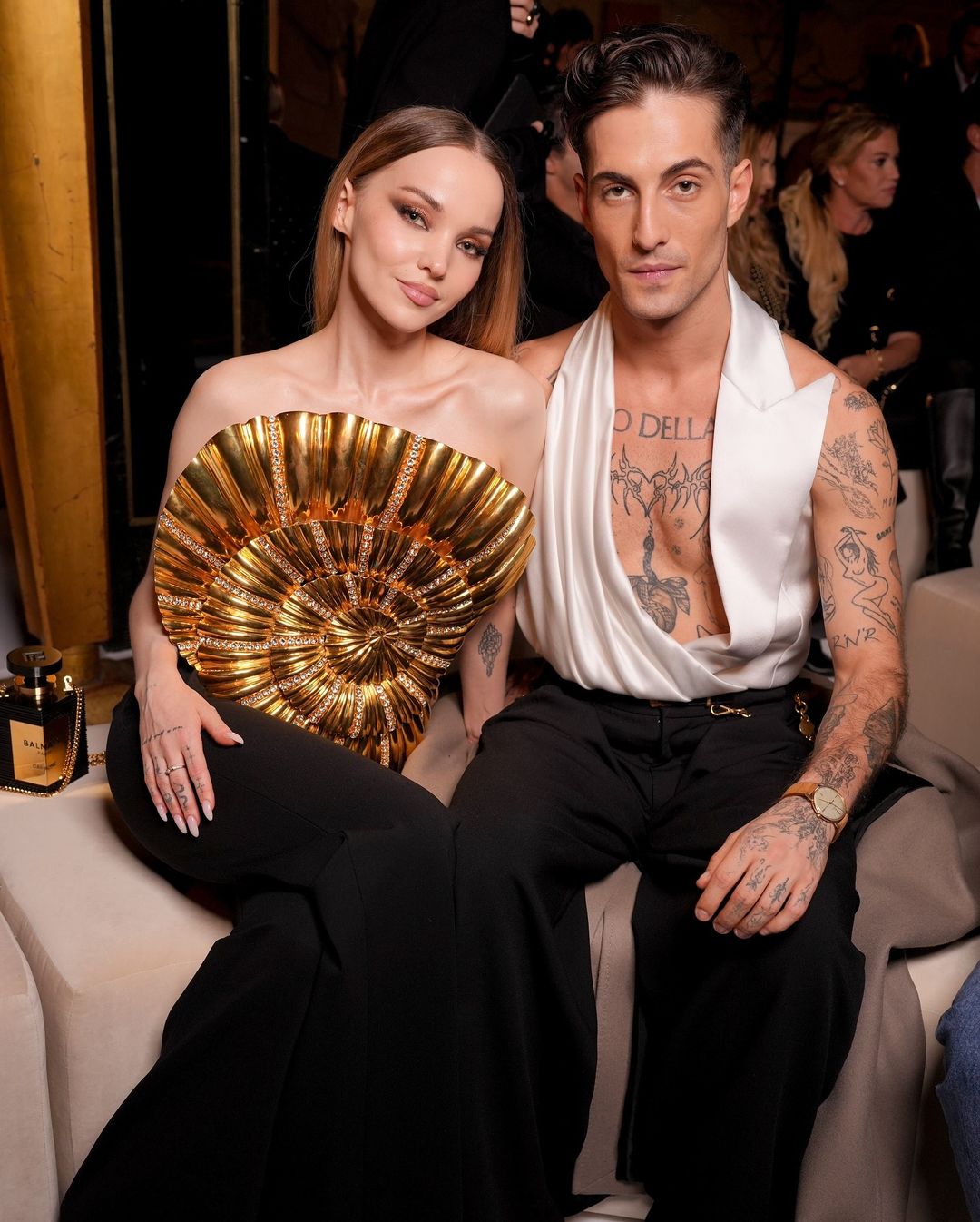 Bintang menggemari pakaian 'halimunan', mencabar pandangan orang ramai - Foto 7. Sao chuộng trang phục 'tàng hình', thách thức ánh nhìn công chúng- Ảnh 7.