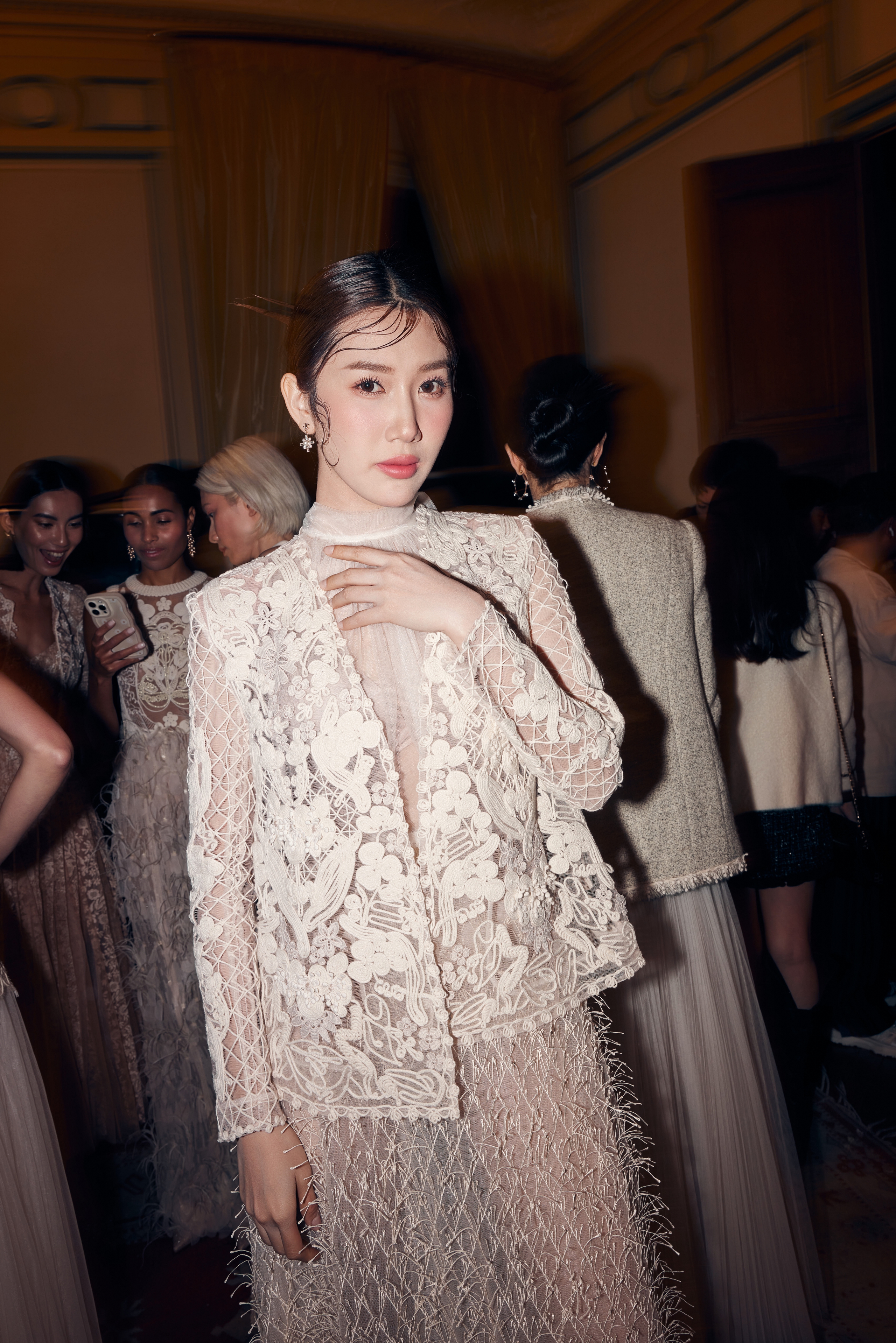 Thuy Ngan looks attractive when performing vedette at Paris Fashion Week - Photo 2.