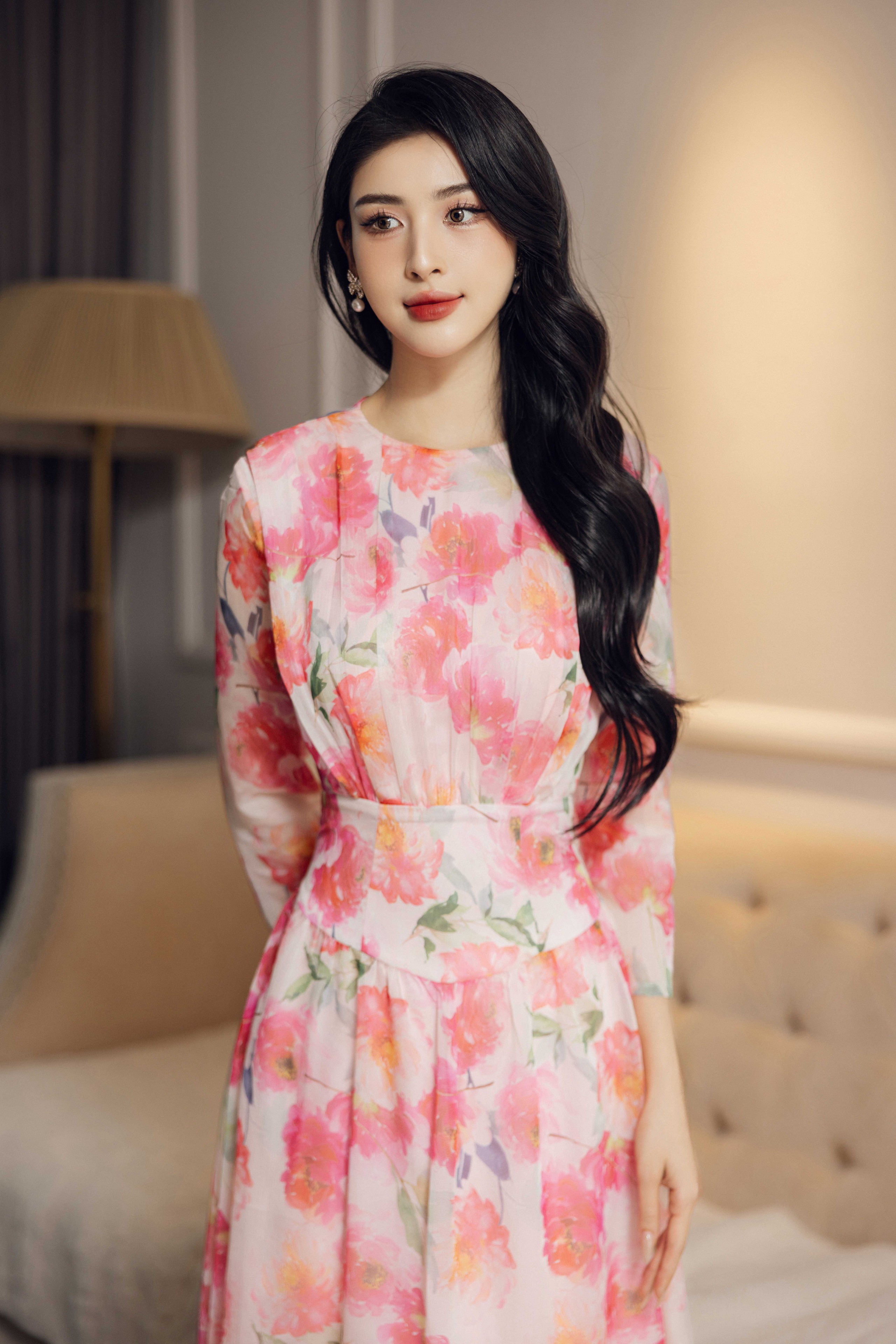 זוהי שמלת החובה לסתיו - תמונה 1. Mẫu váy không thể thiếu của mùa thu là đây- Ảnh 1.