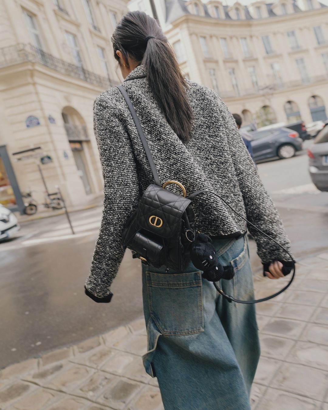 O momento  Thời điểm 'vàng' để diện quần jeans xanh và áo blazer- Ảnh 10.