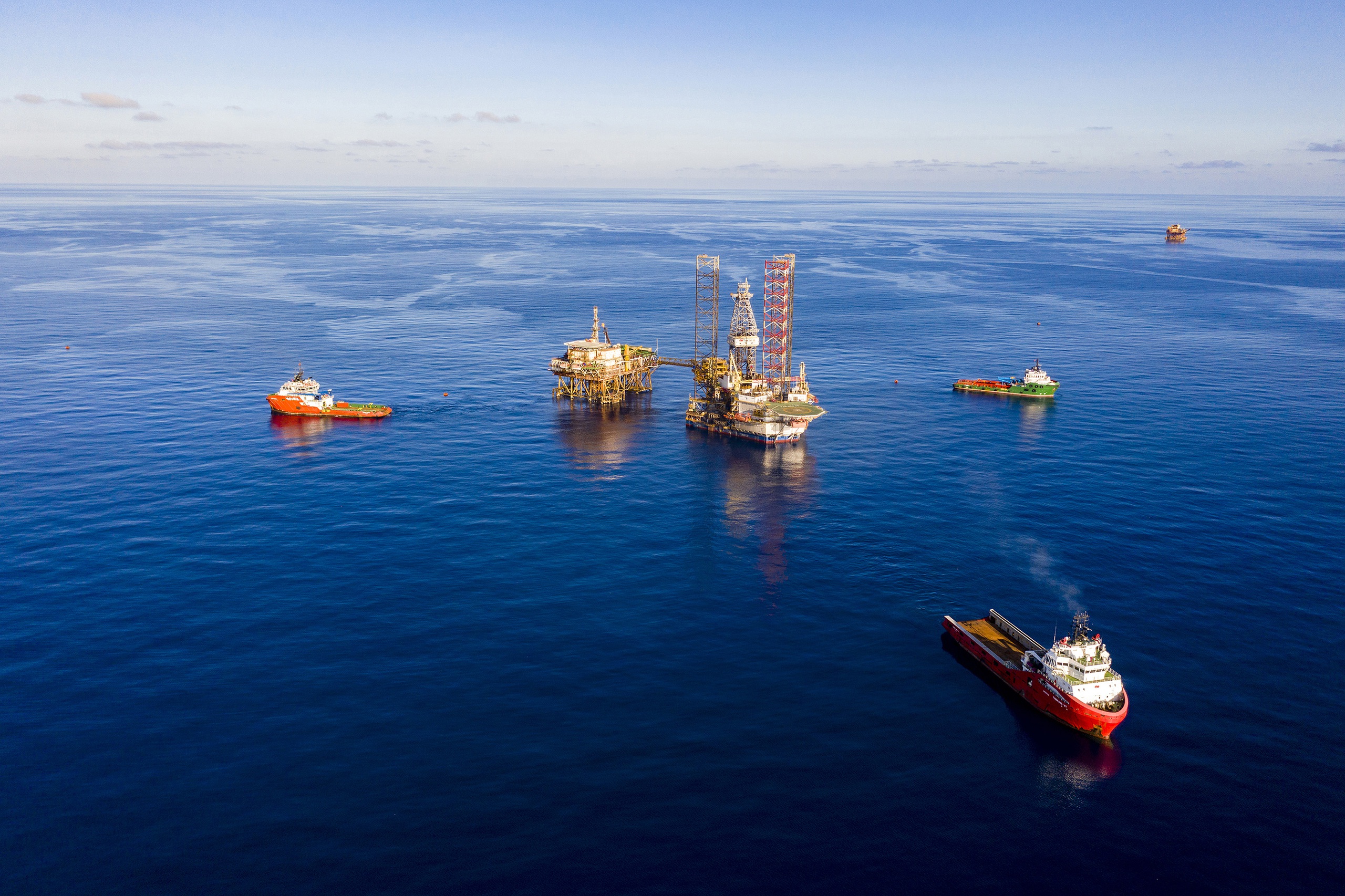 Thời cơ mới, vận hội mới để Petrovietnam phát triển bền vững- Ảnh 1. Thời cơ mới, vận hội mới để Petrovietnam phát triển bền vững- Ảnh 1.