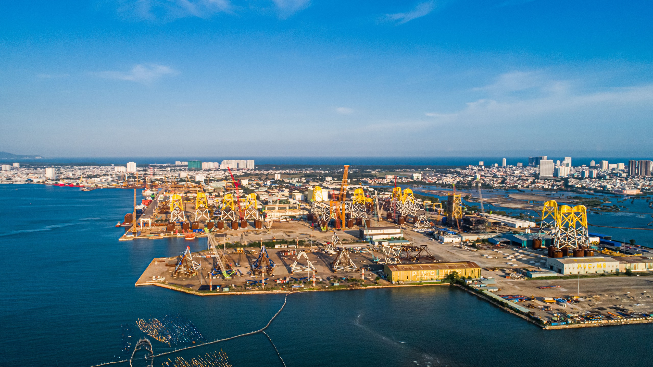 Thời cơ mới, vận hội mới để Petrovietnam phát triển bền vững- Ảnh 4. Thời cơ mới, vận hội mới để Petrovietnam phát triển bền vững- Ảnh 4.