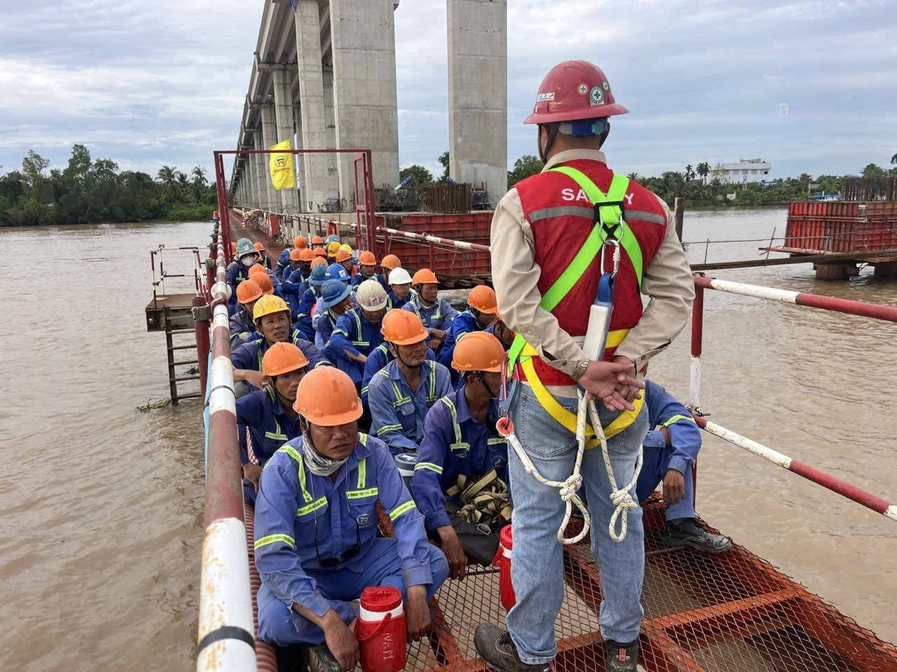 Tăng tốc vượt tiến độ 2 cây cầu trọng điểm ngàn tỉ phía Nam- Ảnh 4.