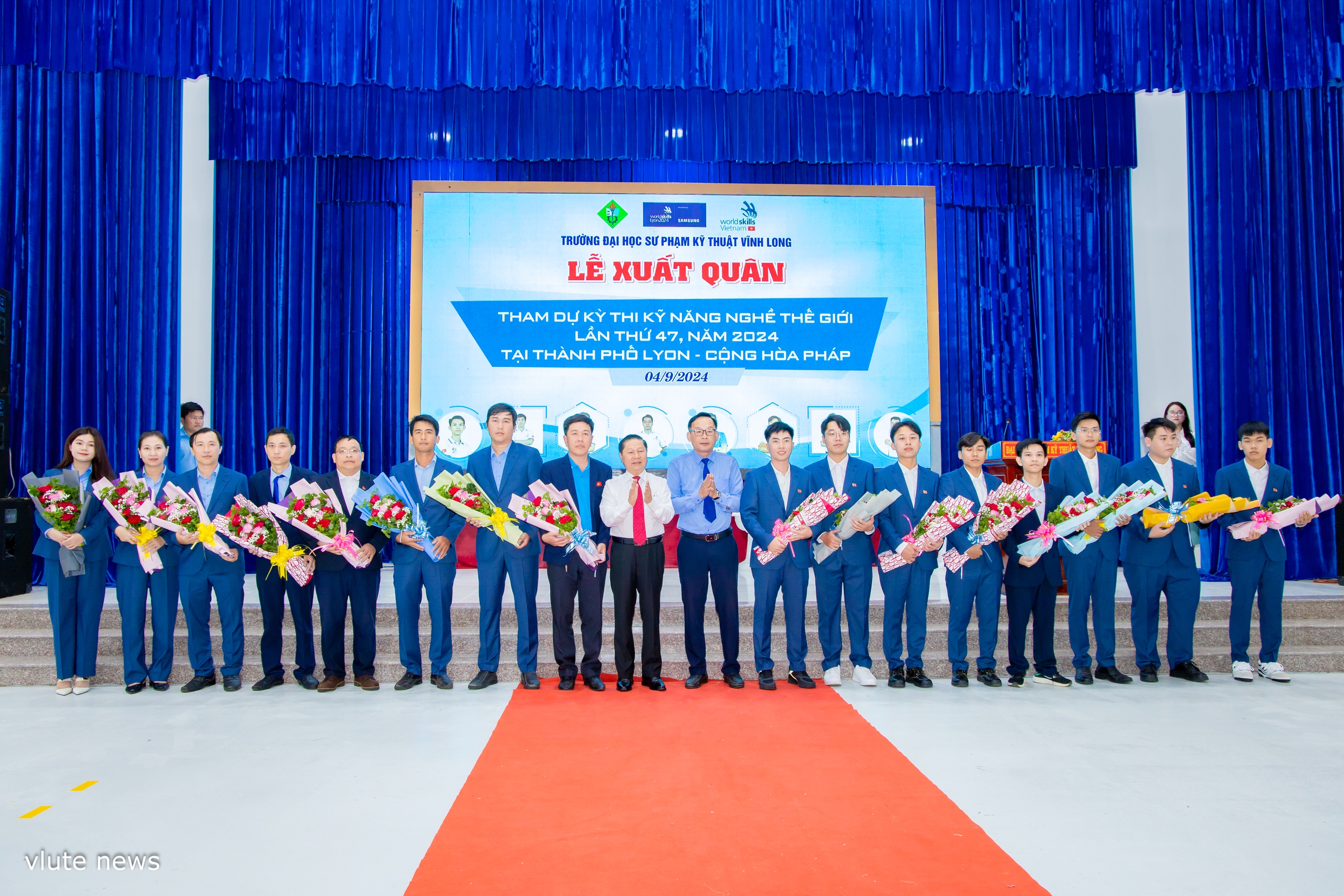 និស្សិតនៃសាកលវិទ្យាល័យអប់រំបច្ចេកទេស Vinh Long ធ្វើតេស្តជំនាញវិជ្ជាជីវៈនៅប្រទេសបារាំង - រូបថត ១. Sinh viên Trường ĐH Sư phạm kỹ thuật Vĩnh Long thi kỹ năng nghề tại Pháp- Ảnh 1.