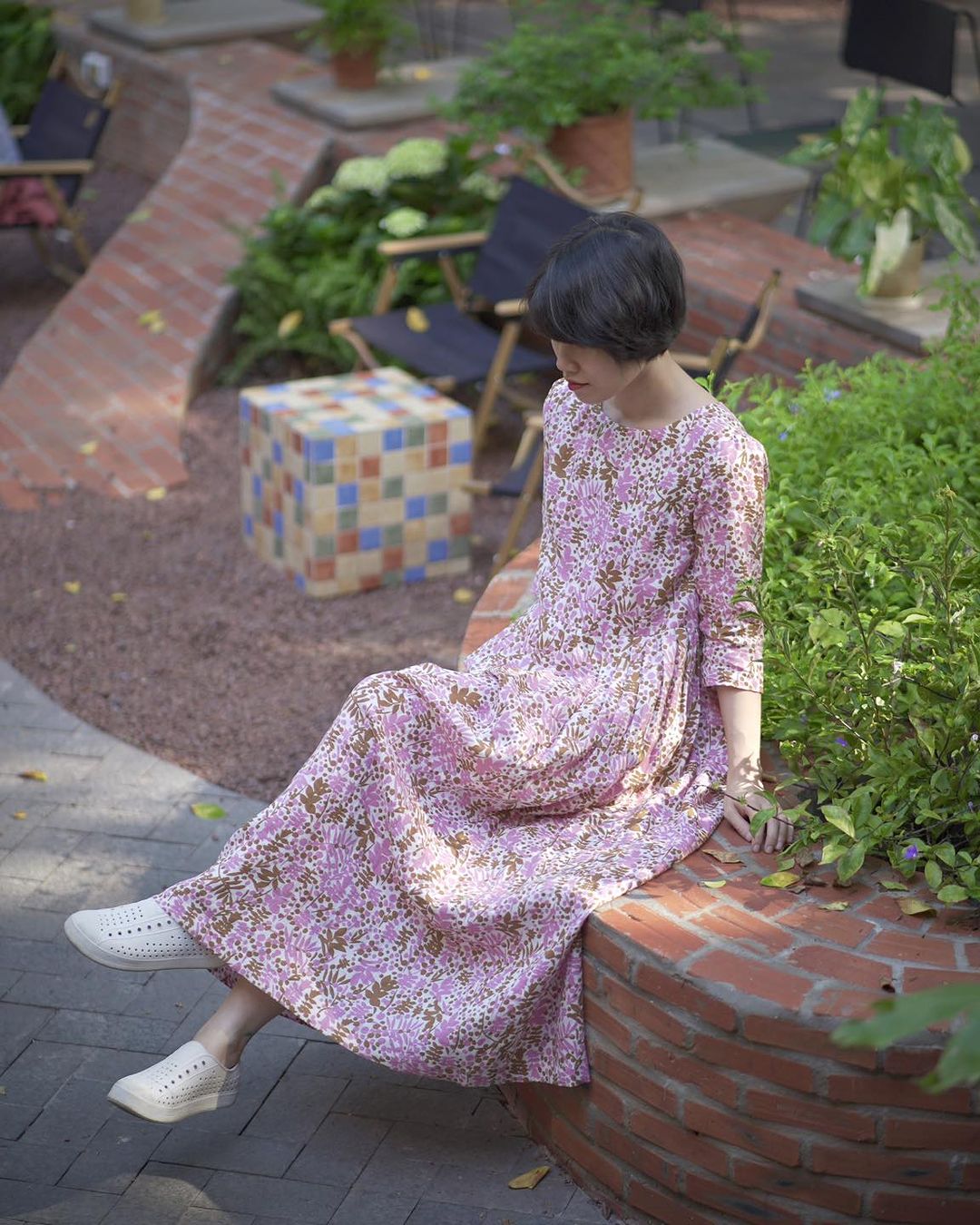 Jemně vkročte do podzimu s lněnými šaty, něžným a okouzlujícím hedvábím - Foto 1. Nhẹ bước vào thu cùng váy suông từ linen, đũi tơ dịu dàng, đằm thắm- Ảnh 1.