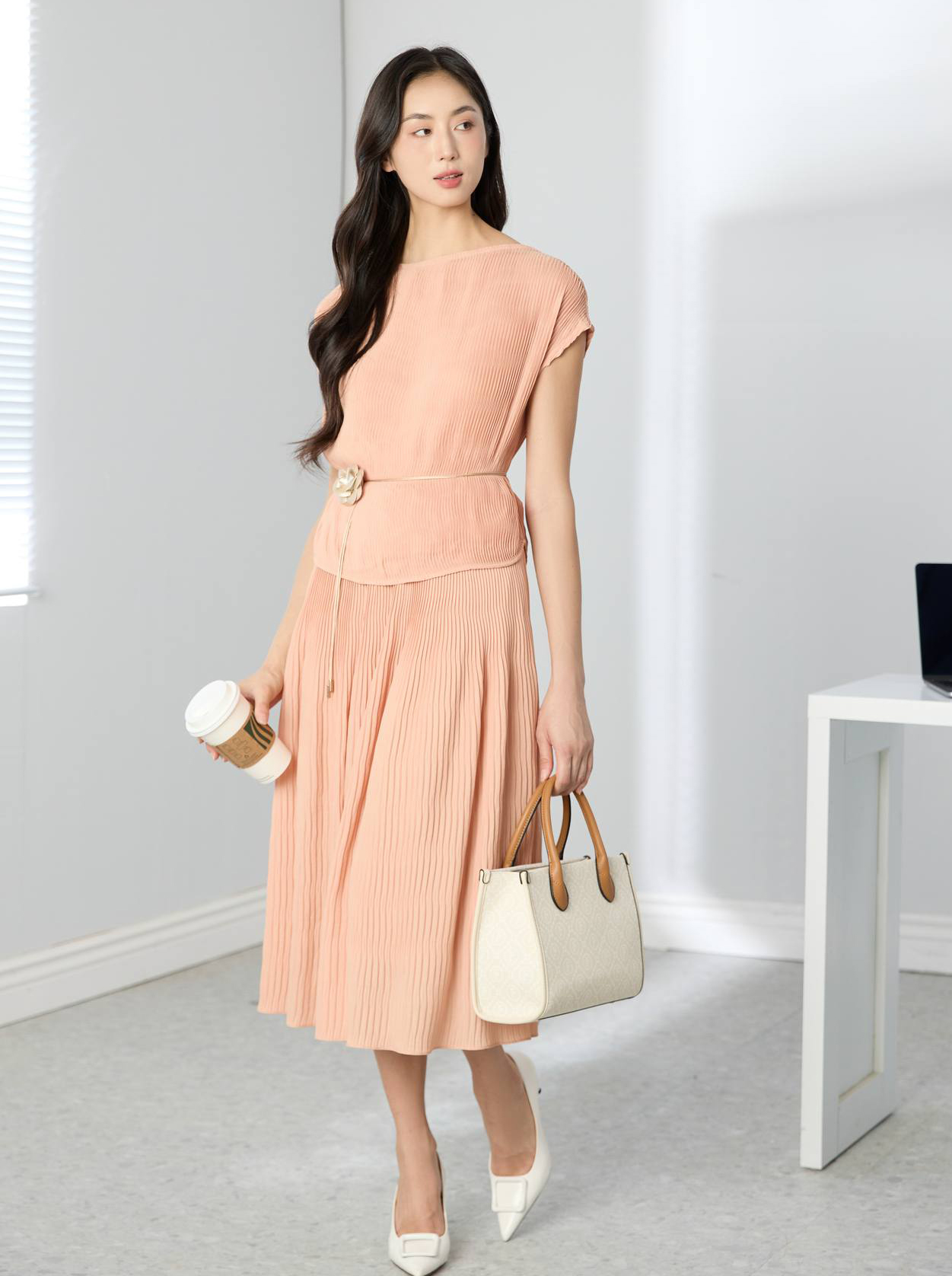 Skirt berlipat dan skirt berlipat selamanya adalah 'cinta sejati' setiap gadis - Foto 4. Váy gấp nếp, váy xếp ly mãi là 'chân ái' của mọi cô gái- Ảnh 4.