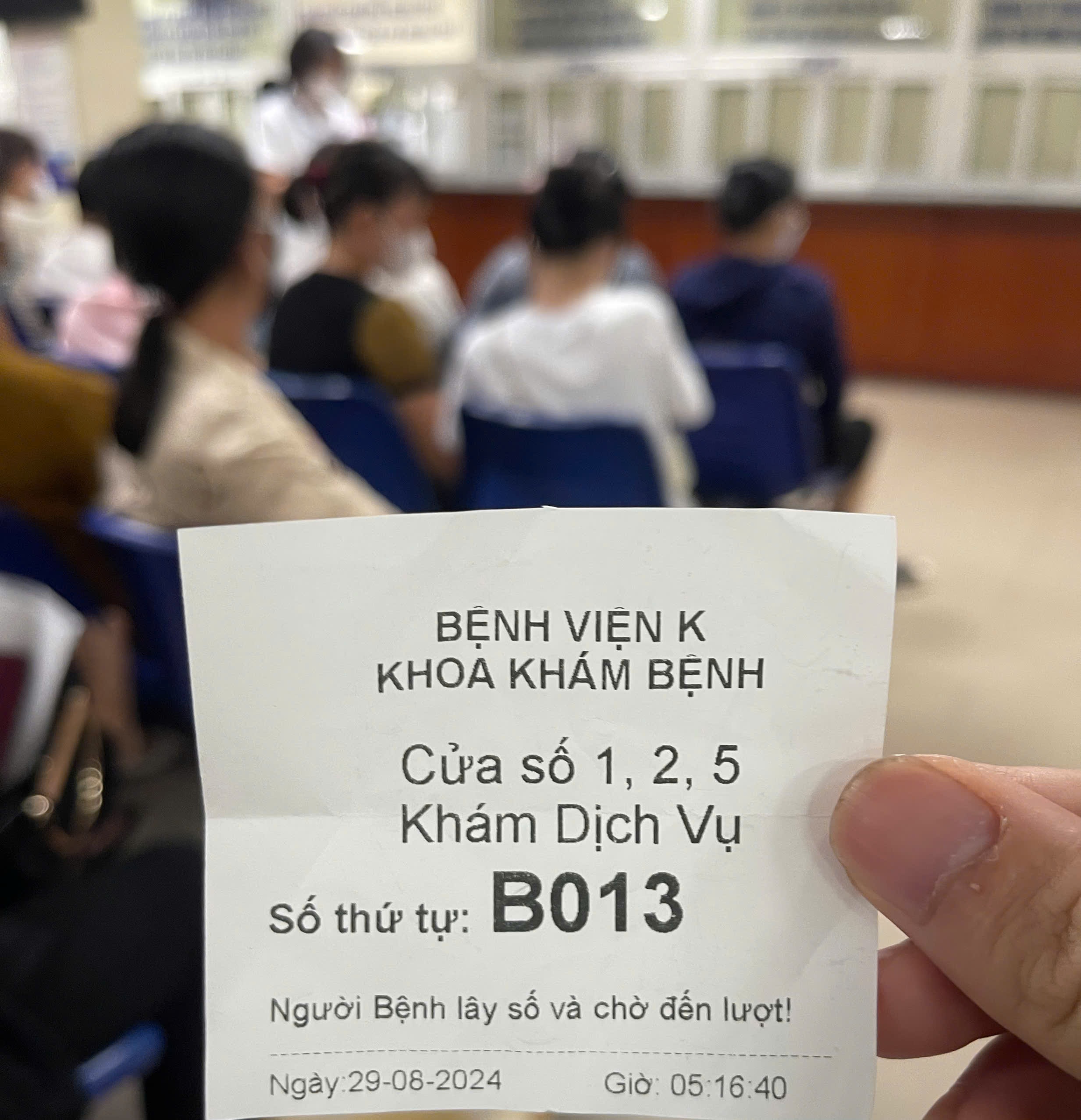 'Cò xếp lốt' bủa vây Bệnh viện K- Ảnh 8.