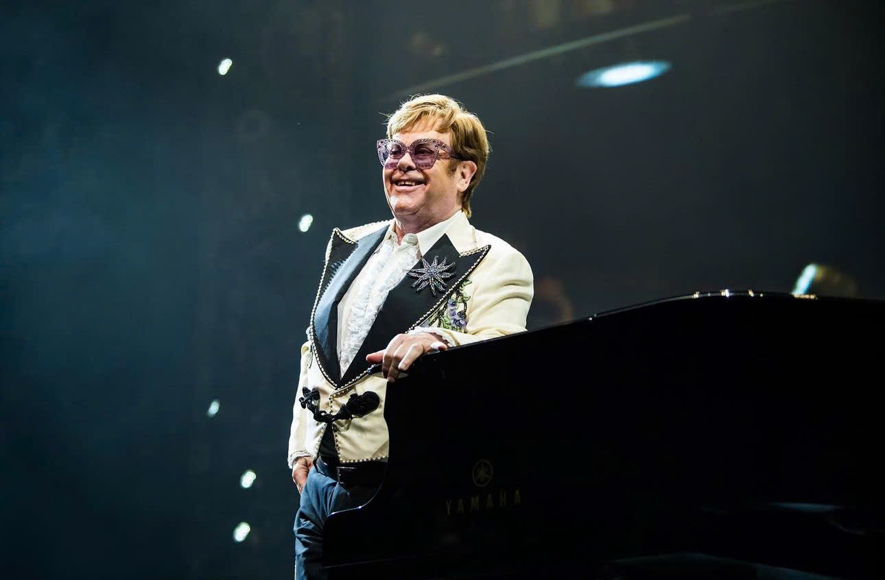 Nhạc sĩ huyền thoại Elton John mất thị lực một bên mắt
