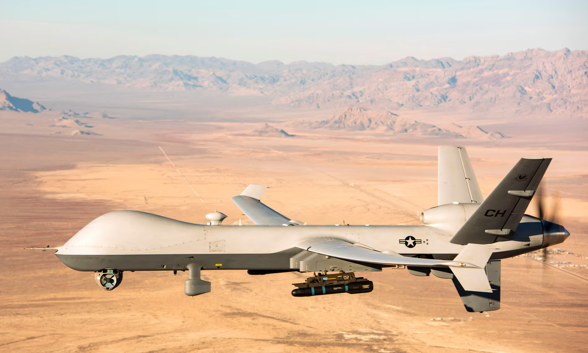 Houthi tuyên bố bắn hạ UAV 'thần chết' MQ-9 thứ 8 của Mỹ - Ảnh 1.