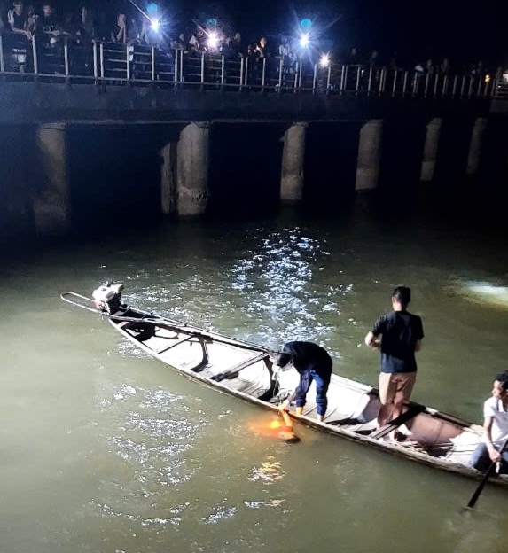 Quảng Bình: Hai học sinh tiểu học đuối nước ở khu vực cầu Mỹ Trung- Ảnh 1.