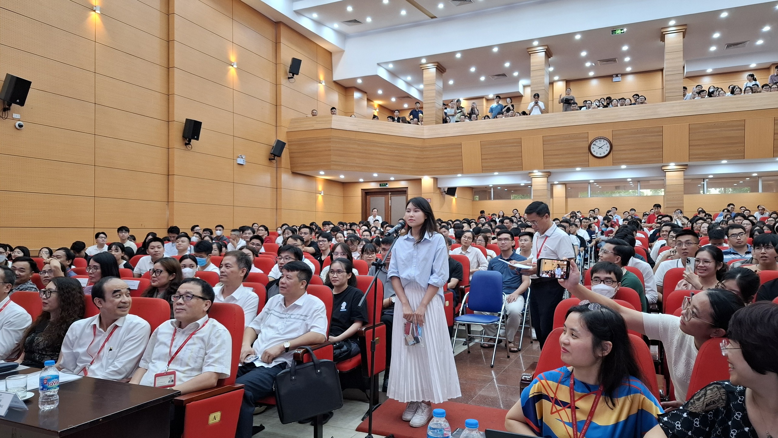 Pengambilan Doktor Residen: Obstetrik dan Ginekologi ialah kepakaran yang paling menarik - Foto 1. Tuyển sinh bác sĩ nội trú: Sản phụ khoa là chuyên ngành hấp dẫn nhất- Ảnh 1.