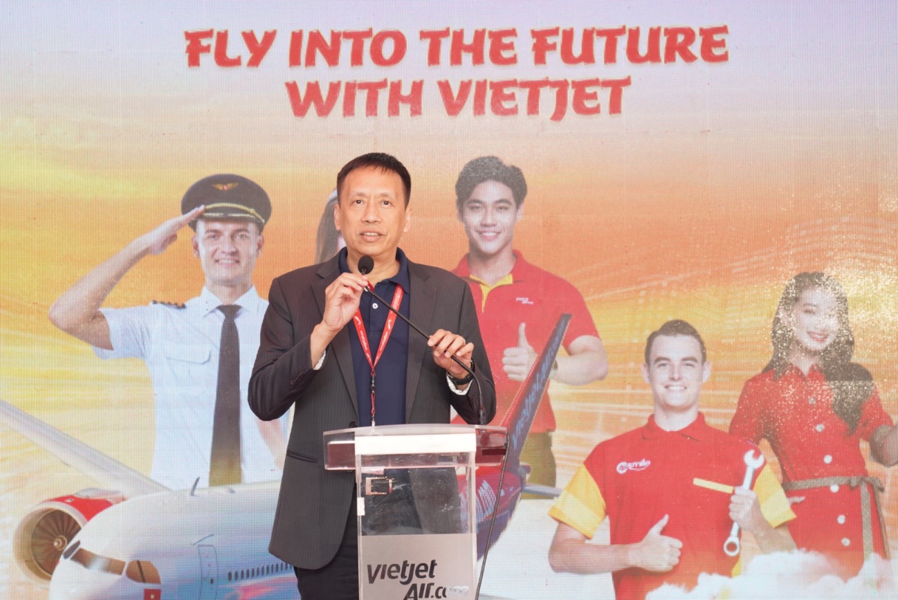 Gần 1.000 ‘trai xinh gái đẹp’ tham gia ngày hội tuyển dụng lớn nhất năm của Vietjet- Ảnh 8. viber_image_2024-09-08_00-20-36-432