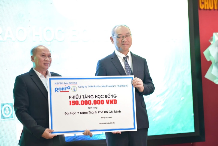 Rohto-Mentholatum Việt Nam nỗ lực đồng hành cùng thế hệ dược sĩ trẻ- Ảnh 1.