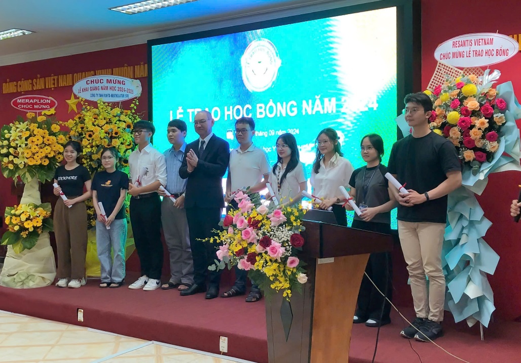 Rohto-Mentholatum Việt Nam nỗ lực đồng hành cùng thế hệ dược sĩ trẻ- Ảnh 2.