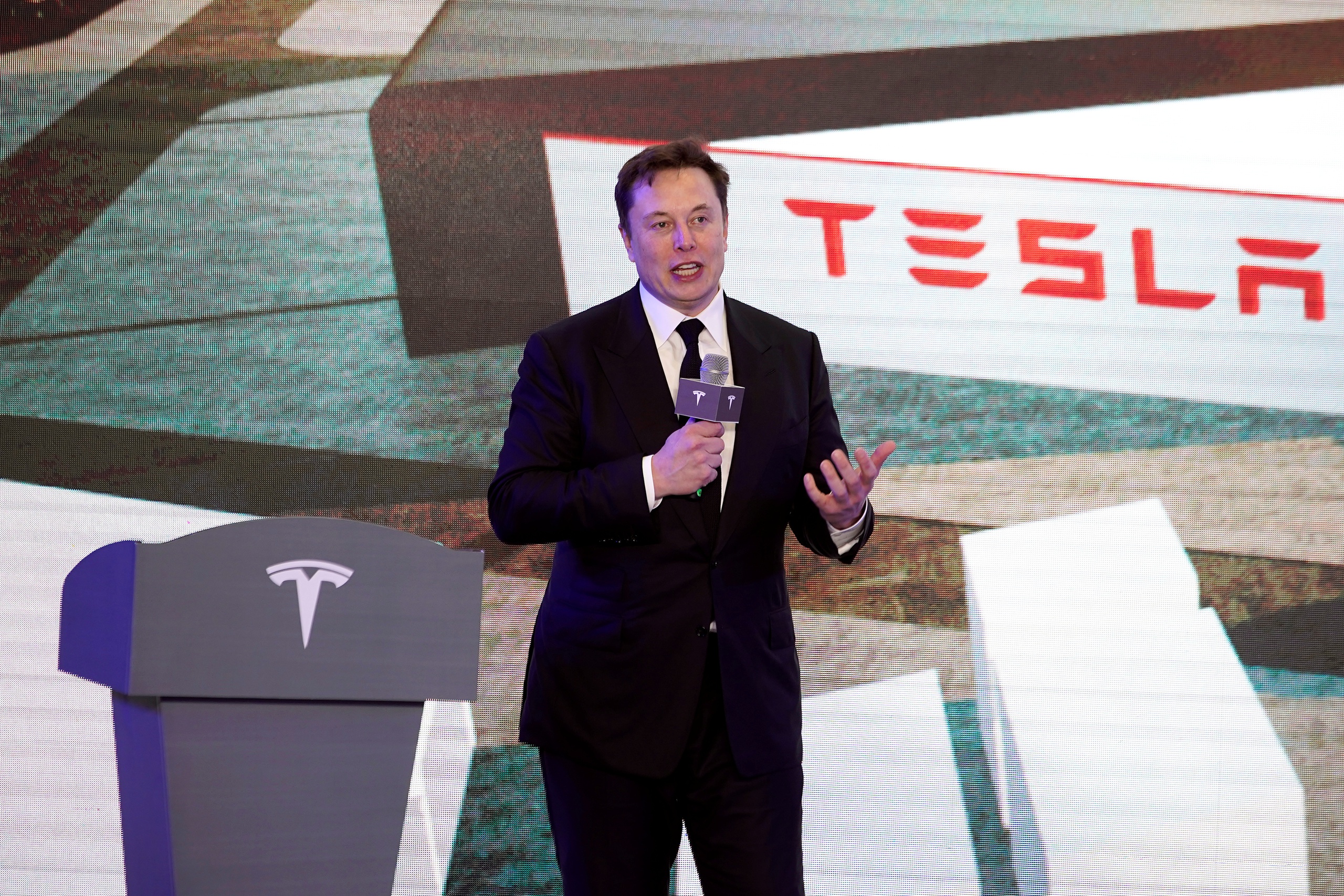 Elon Musk trên đường trở thành tỉ phú ngàn tỉ USD đầu tiên- Ảnh 1. Elon Musk trên đường trở thành tỉ phú ngàn tỉ USD đầu tiên- Ảnh 1.