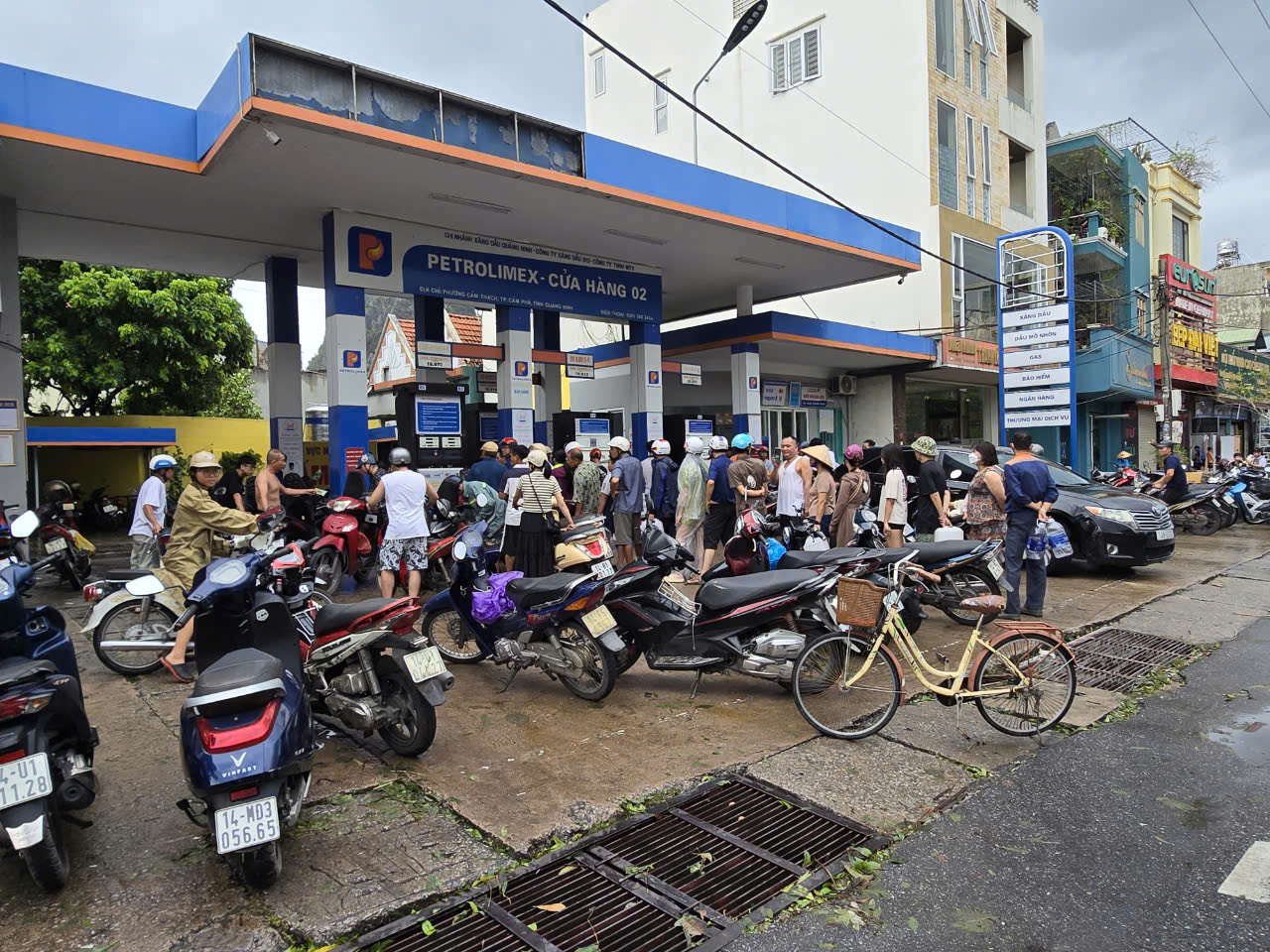 80 cột điện gãy đổ, thành phố mỏ chìm trong bóng tối- Ảnh 8.