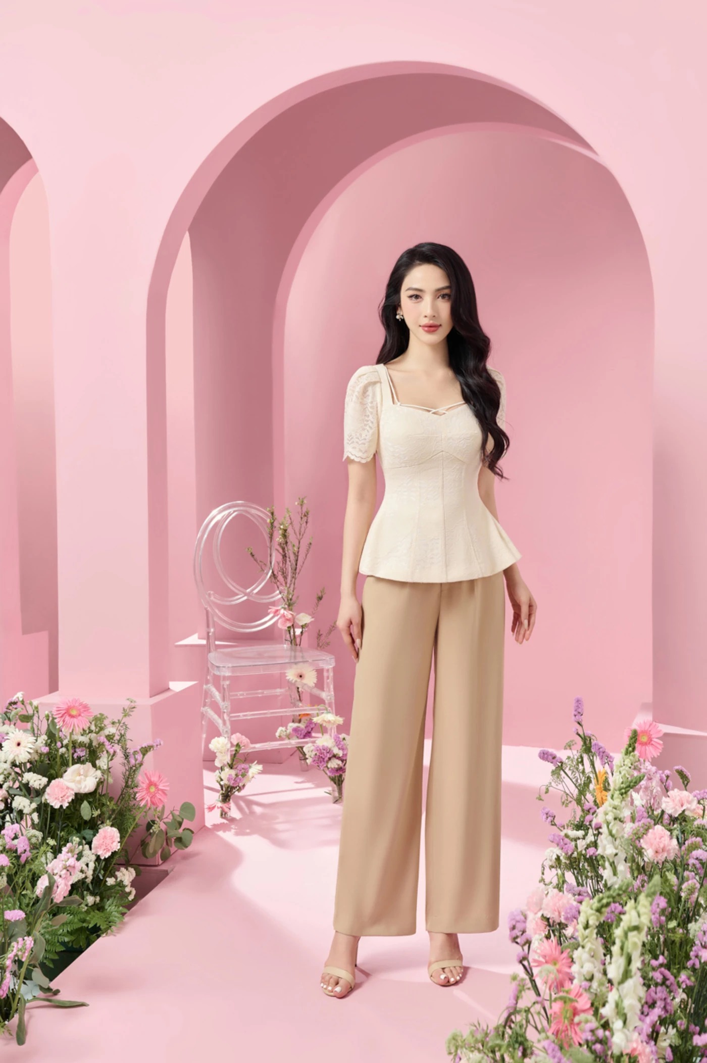 Jadikan dia 'pusat' semua mata dengan baju peplum - Foto 2. Biến nàng thành ‘trung tâm’ của mọi ánh nhìn với áo peplum- Ảnh 2.