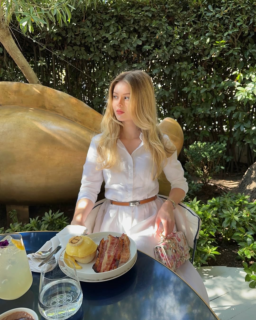 ភាពទាក់ទាញតិចតួចត្រលប់មកវិញហើយ - រូបថត 2 ។ Sự quyến rũ tối giản đã quay trở lại- Ảnh 2.