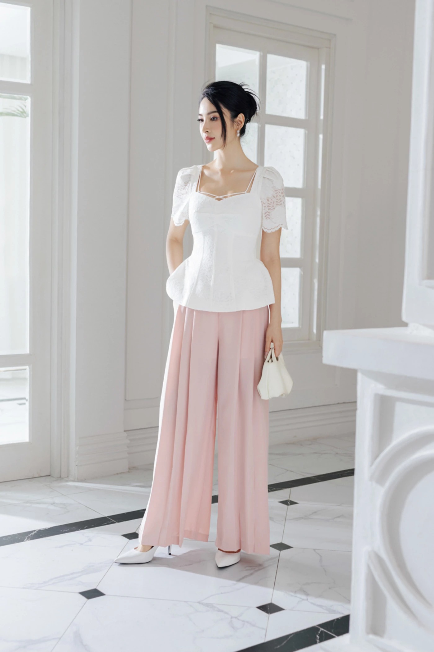 Jadikan dia 'pusat' semua mata dengan baju peplum - Foto 3. Biến nàng thành ‘trung tâm’ của mọi ánh nhìn với áo peplum- Ảnh 3.