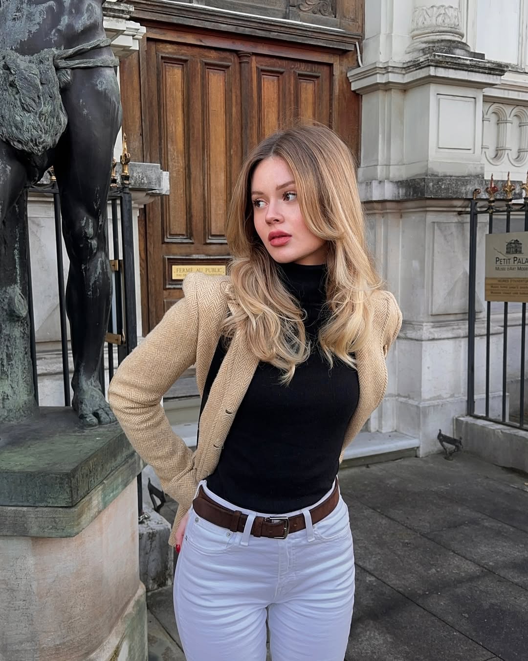 ភាពទាក់ទាញតិចតួចត្រលប់មកវិញហើយ - រូបថត 3 ។ Sự quyến rũ tối giản đã quay trở lại- Ảnh 3.