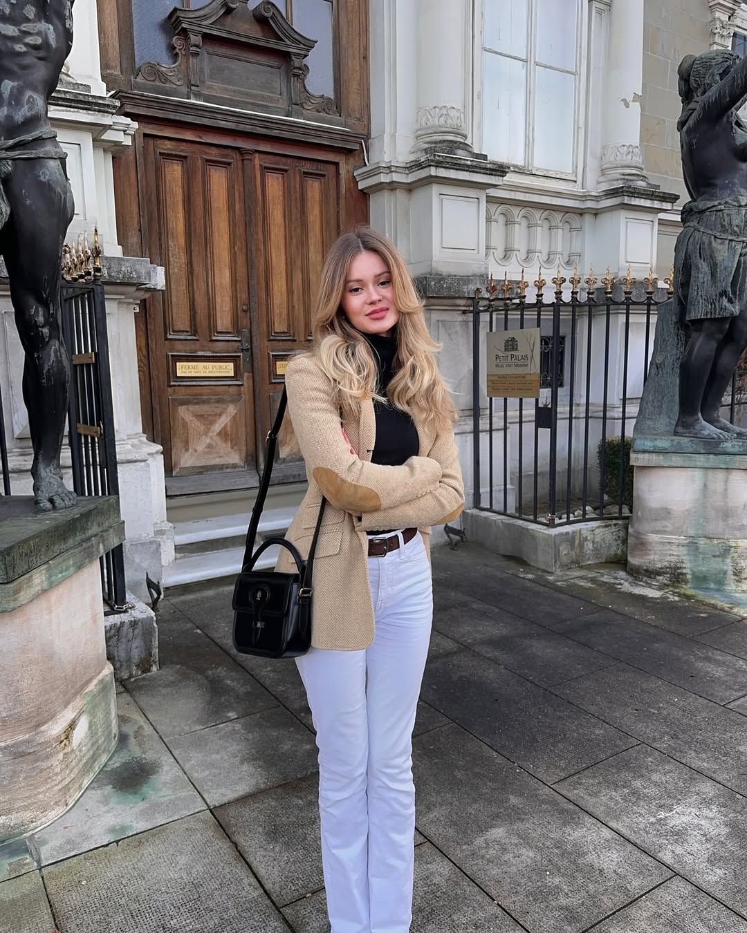 ភាពទាក់ទាញតិចតួចត្រលប់មកវិញហើយ - រូបថត ៤. Sự quyến rũ tối giản đã quay trở lại- Ảnh 4.