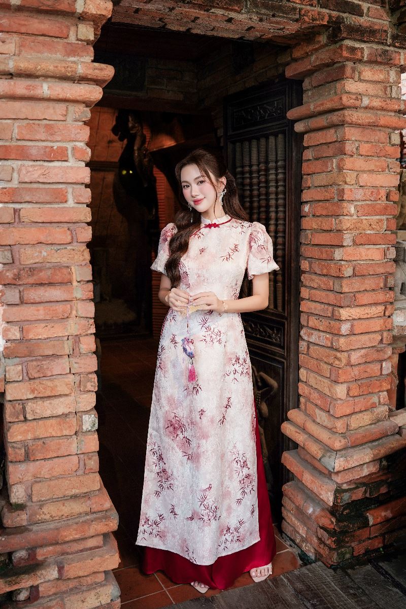 'پہلی نظر میں محبت' کے ساتھ موسم بہار کا استقبال کریں ao dai سٹائل - تصویر 6۔ Đón xuân rộn ràng với những kiểu áo dài ‘nhìn là muốn yêu’- Ảnh 6.