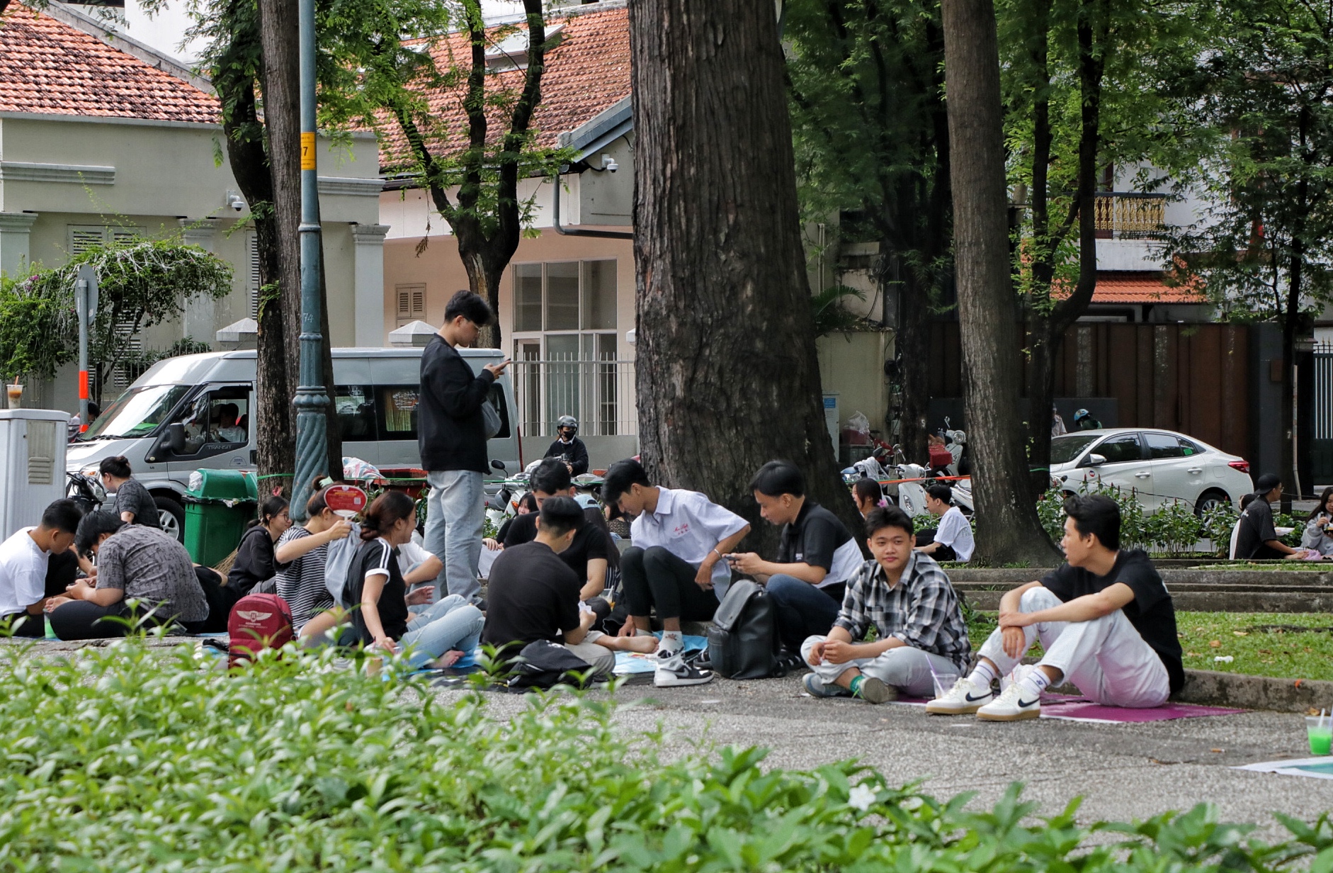 TP.HCM ngày đầu tiên năm mới 2025: Thời tiết mát mẻ, người dân tận hưởng buổi sáng bình yên- Ảnh 9.
