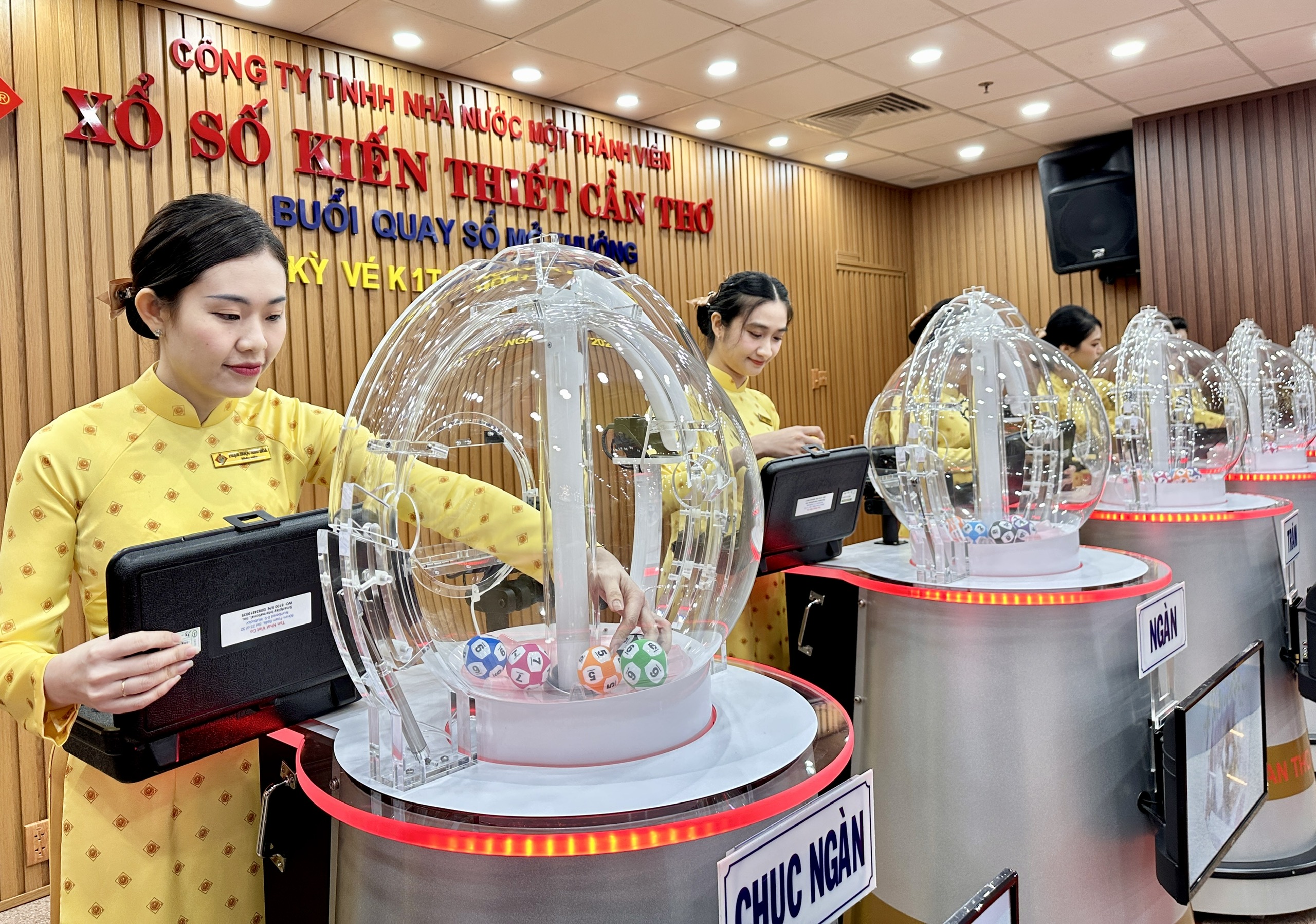 Cần Thơ: Xổ số nộp ngân sách hơn 2.200 tỉ đồng- Ảnh 1. Cần Thơ: Xổ số nộp ngân sách hơn 2.200 tỉ đồng- Ảnh 1.