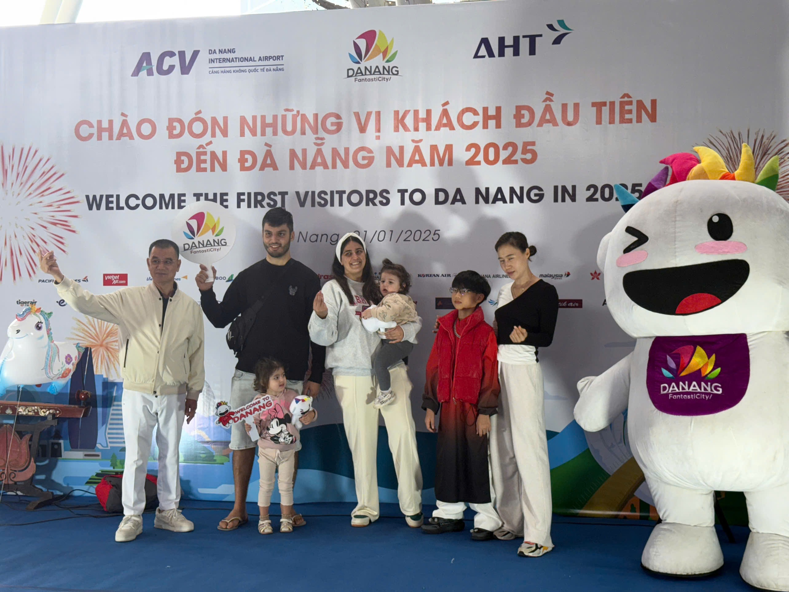 Đà Nẵng, Quảng Bình nồng hậu đón du khách ngày đầu năm- Ảnh 4. Đà Nẵng