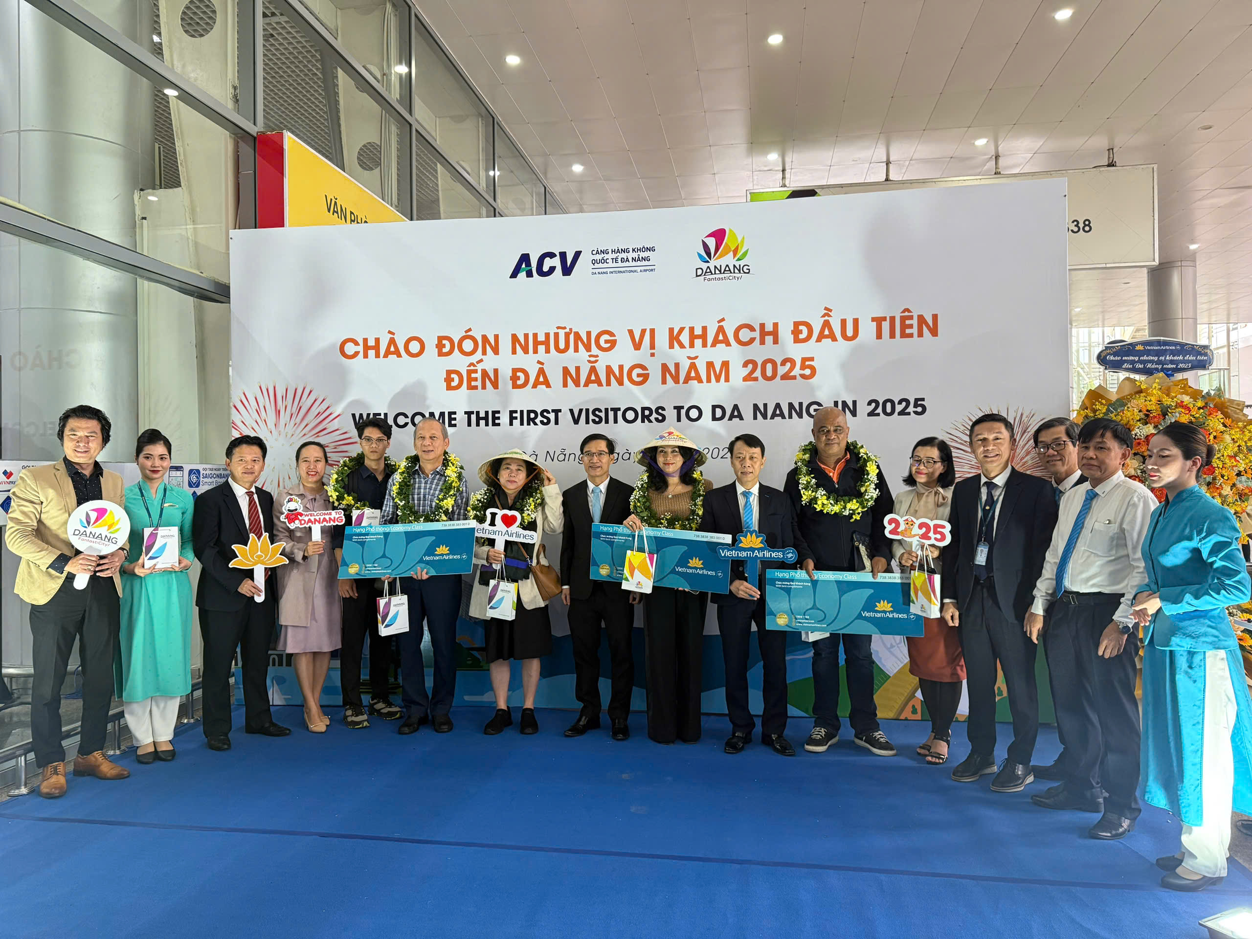 Đà Nẵng, Quảng Bình nồng hậu đón du khách ngày đầu năm- Ảnh 3. Đà Nẵng