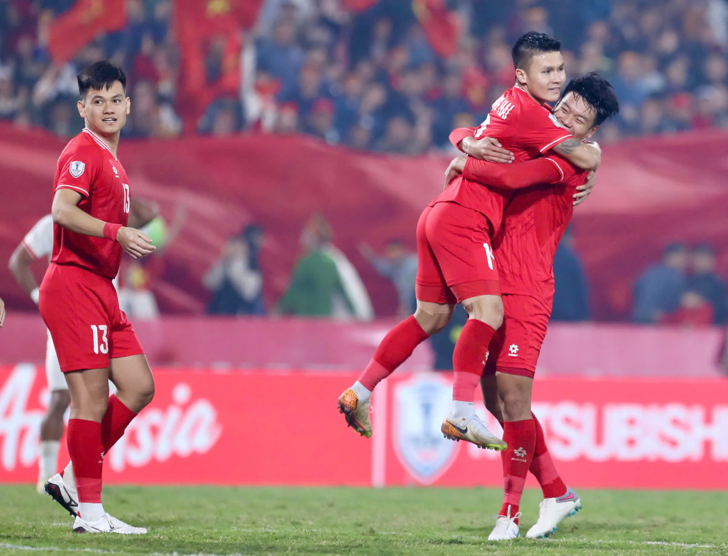 Thanh Chung - Duy Manh, «stålskjoldet» til det vietnamesiske laget, hvordan gjorde de et spektakulært comeback? - Bilde 2. Thành Chung - Duy Mạnh, 'lá chắn thép' của đội tuyển Việt Nam trở lại ngoạn mục thế nào?- Ảnh 2.