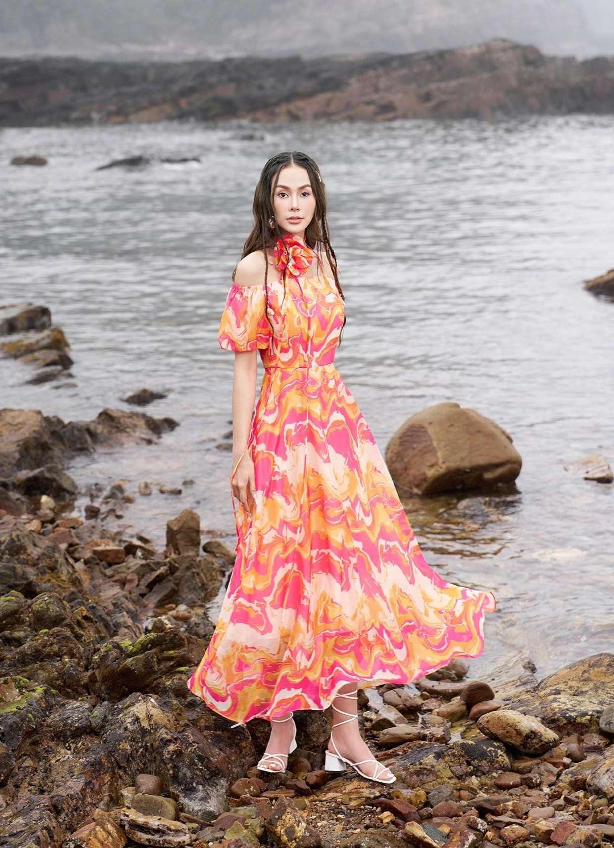 Warna hangat secara beransur-ansur 'menyerang' almari pakaian musim bunga - Foto 3. Gam màu ấm dần ‘xâm chiếm’ tủ đồ mùa xuân- Ảnh 3.