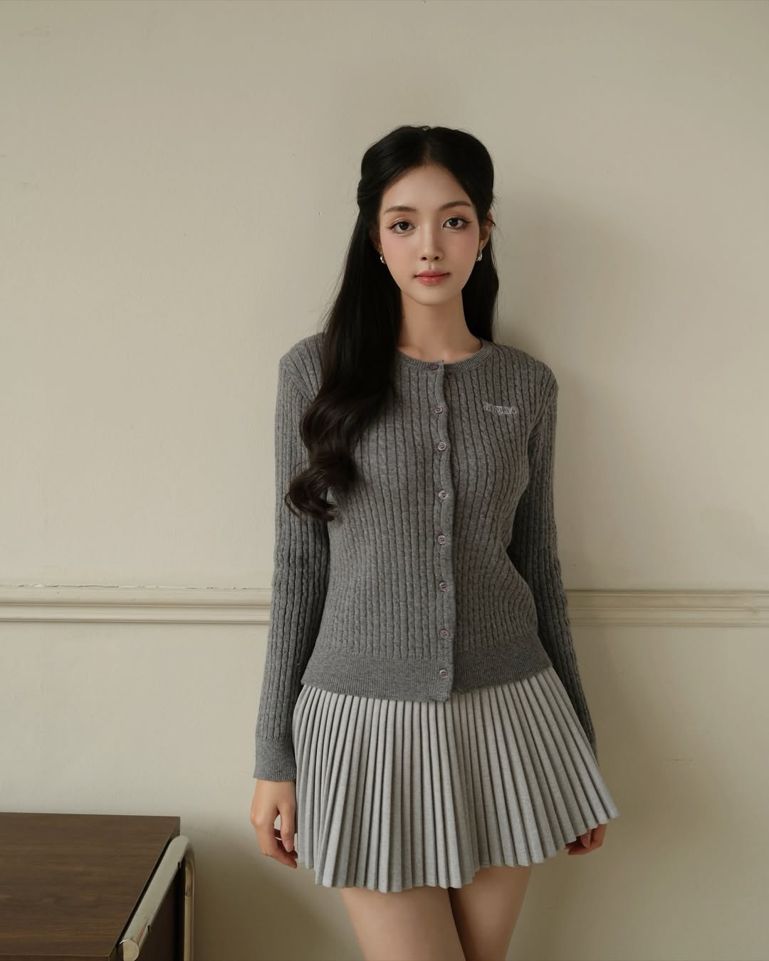 Lente-outfit 2025 met de sterke terugkeer van neutrale kleuren - Foto 5. Phối đồ xuân 2025 với sự trở lại mạnh mẽ của gam màu trung tính- Ảnh 5.