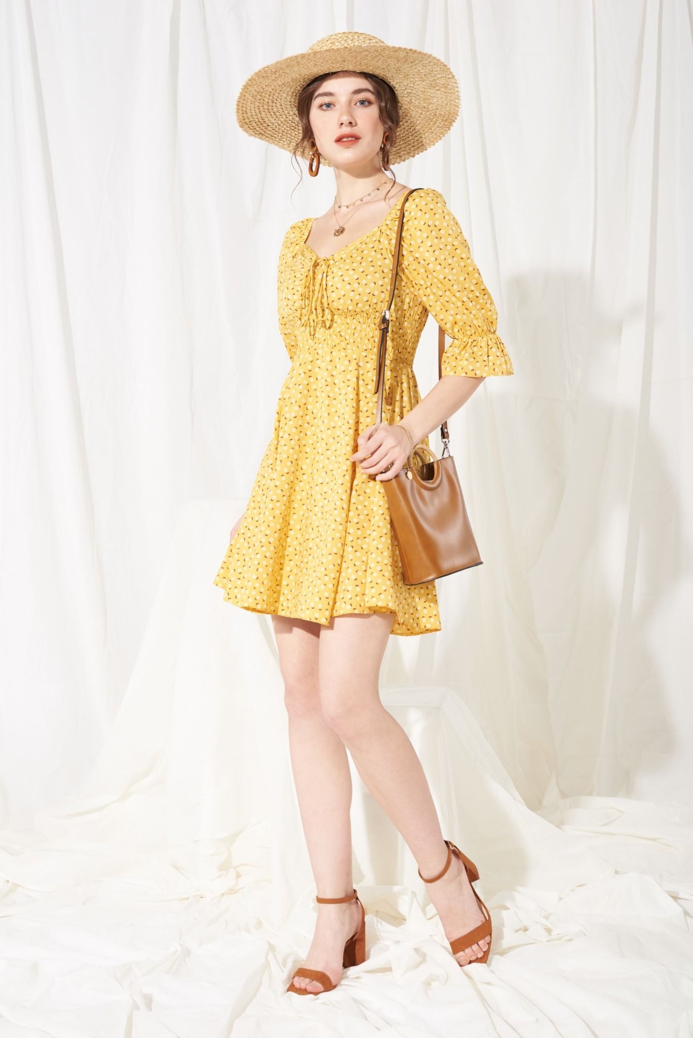 Warna hangat secara beransur-ansur 'menyerang' almari pakaian musim bunga - Foto 4. Gam màu ấm dần ‘xâm chiếm’ tủ đồ mùa xuân- Ảnh 4.