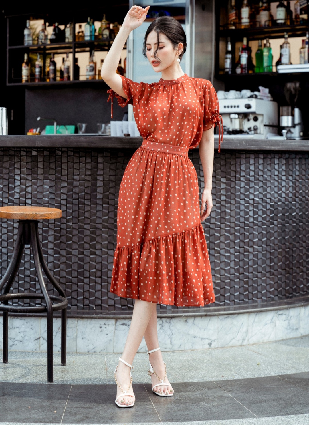 Warna hangat secara beransur-ansur 'menyerang' almari pakaian musim bunga - Foto 7. Gam màu ấm dần ‘xâm chiếm’ tủ đồ mùa xuân- Ảnh 7.