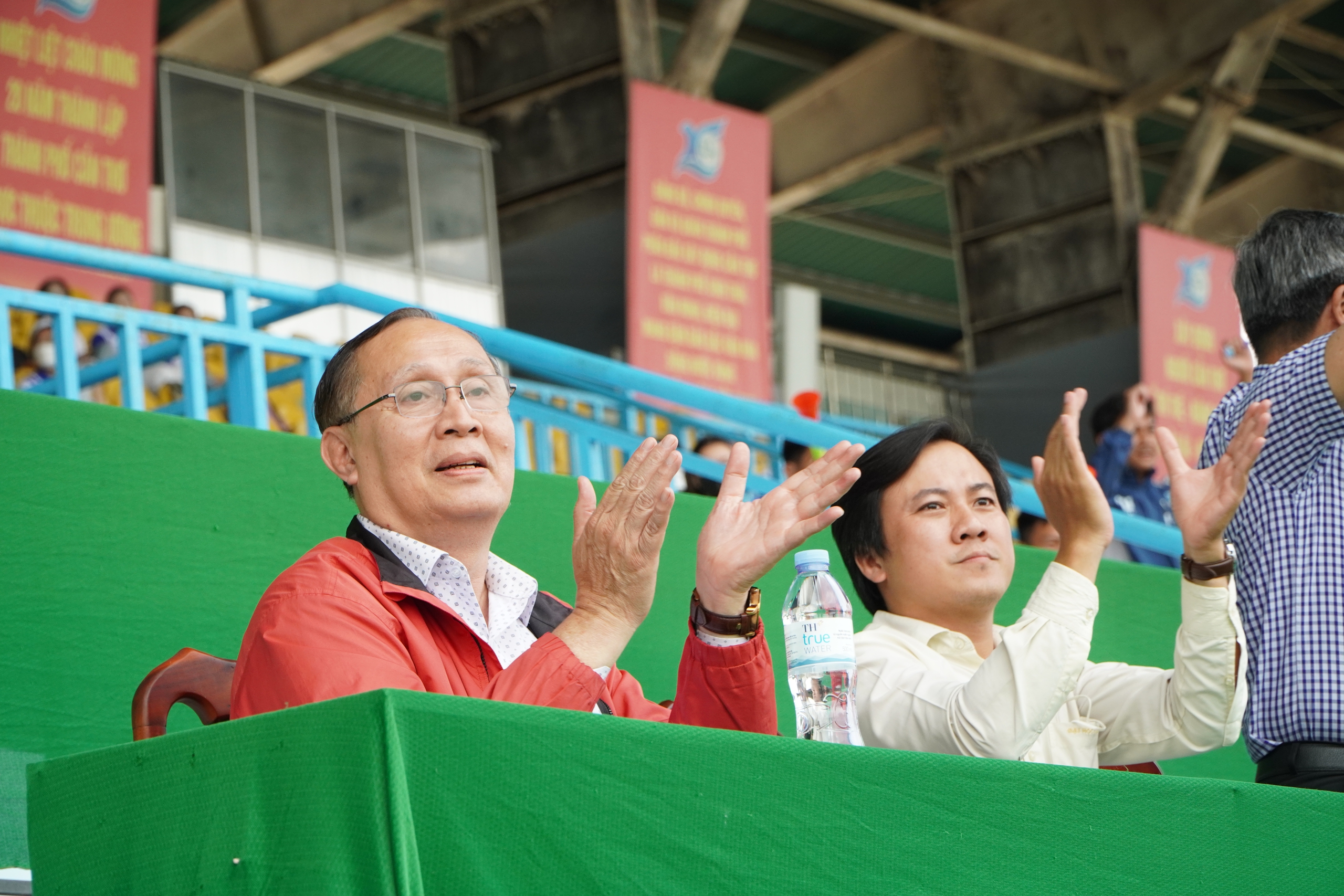 Cuu Long University received a'hot' reward when it beat the host Can Tho University - Photo 2.