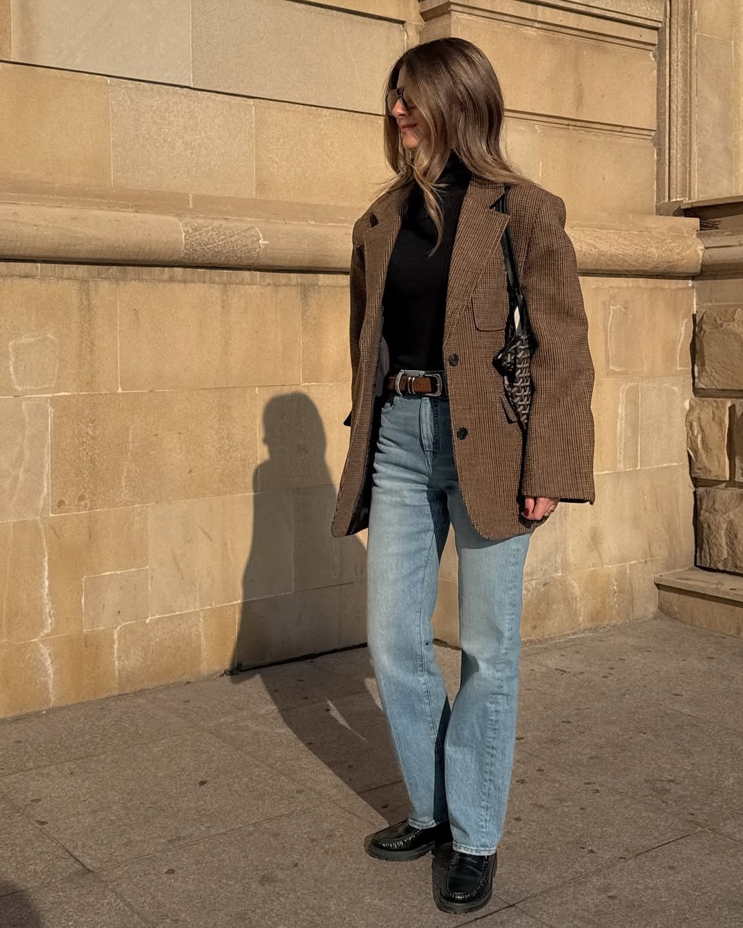 Jděte ven v džínách a nádherných kabátech - Foto 3. Xuống phố cùng quần jeans và những chiếc áo khoác tuyệt đẹp- Ảnh 3.