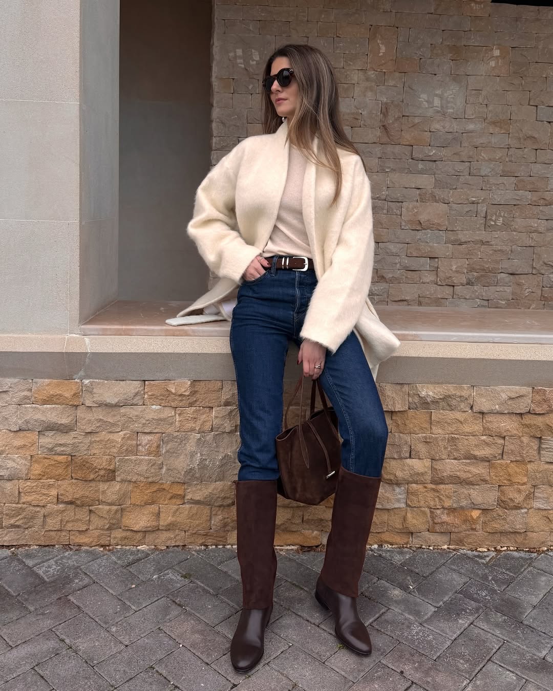 Jděte ven v džínách a nádherných bundách - Foto 1. Xuống phố cùng quần jeans và những chiếc áo khoác tuyệt đẹp- Ảnh 1.