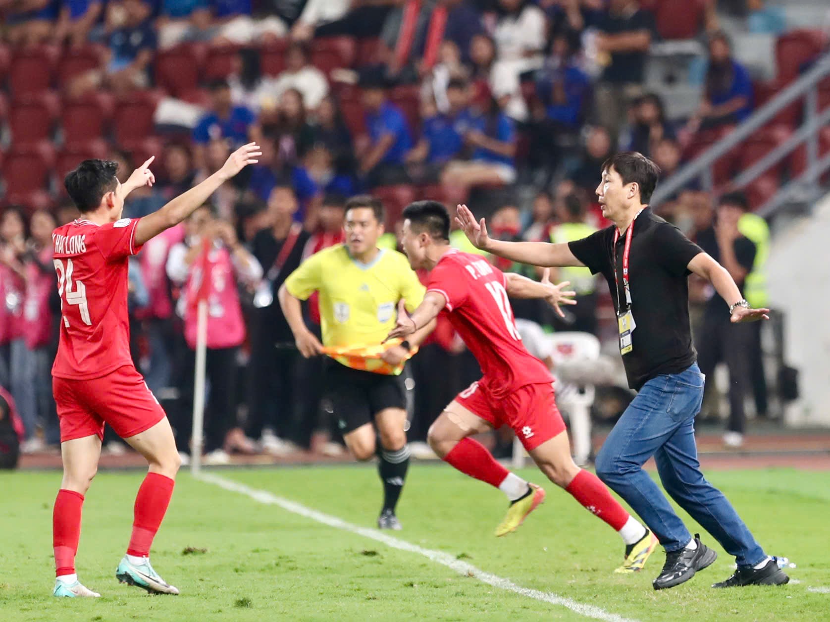 Hoang Duc, Duy Manh e Dinh Trieu têm a chance de ganhar mais títulos na Copa AFF - Foto 2. Hoàng Đức, Duy Mạnh và Đình Triệu có cơ hội giành thêm danh hiệu tại AFF Cup
- Ảnh 2.