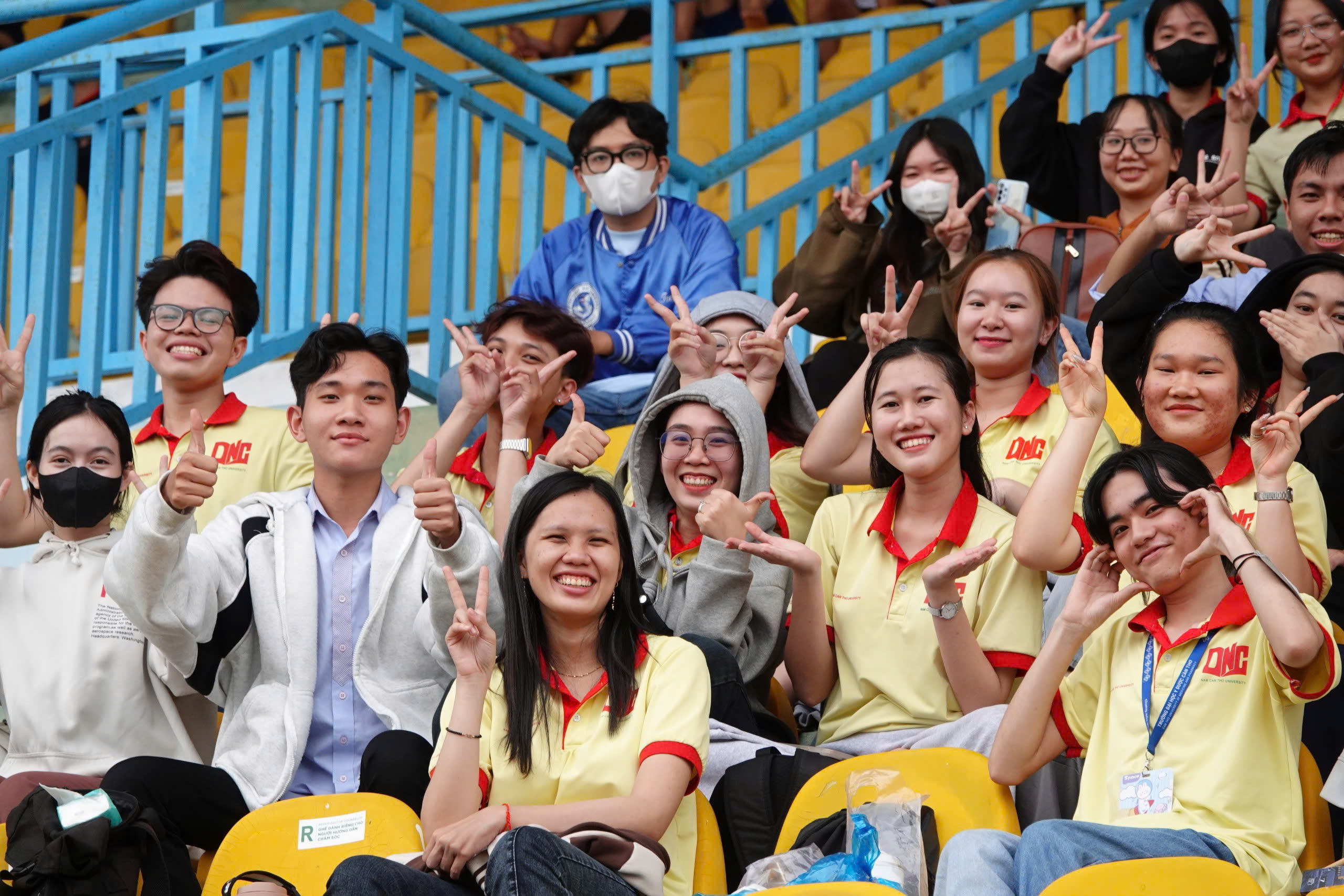 Professional football atmosphere at Can Tho Stadium - Photo 2.