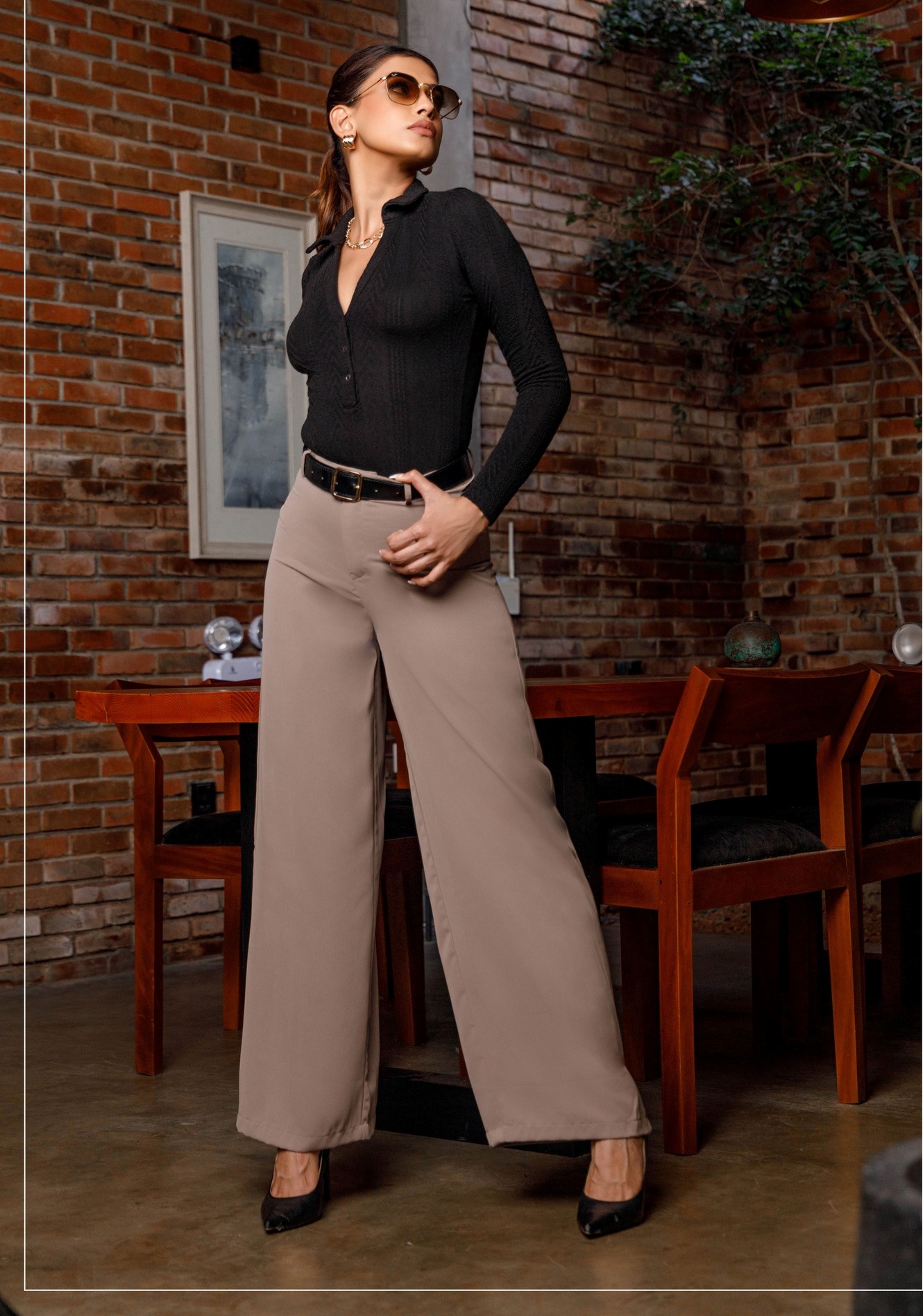 Selitkan pakaian anda untuk sebarang majlis, seksi dan feminin - Foto 4. Sơ vin trang phục trong mọi dịp, gợi cảm và nữ tính- Ảnh 4.