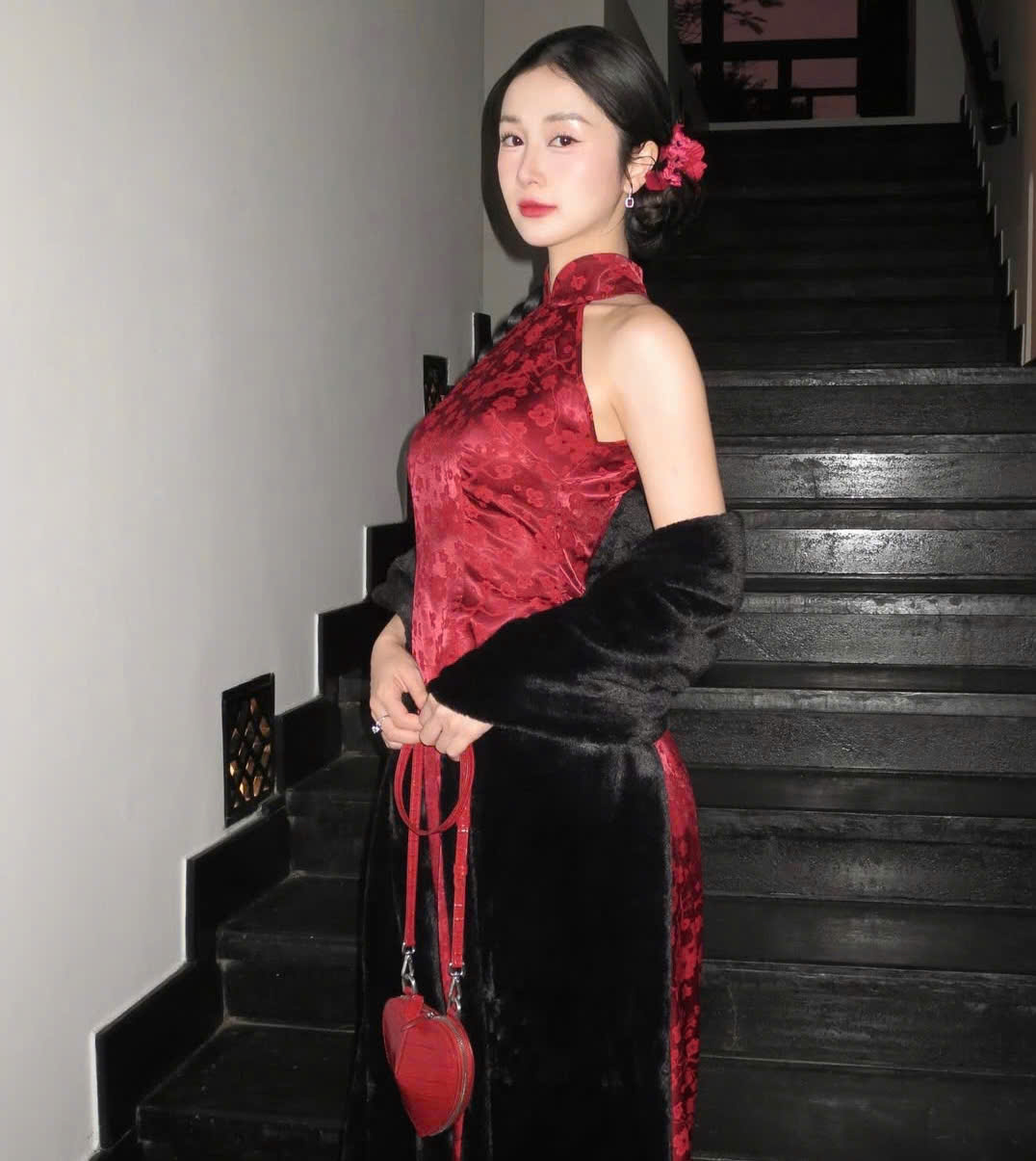 Lindo e elegante design de decote halter para mulheres se vestirem na primavera - Foto 6. Thiết kế cổ yếm đẹp thướt tha cho nàng lên đồ du xuân- Ảnh 6.