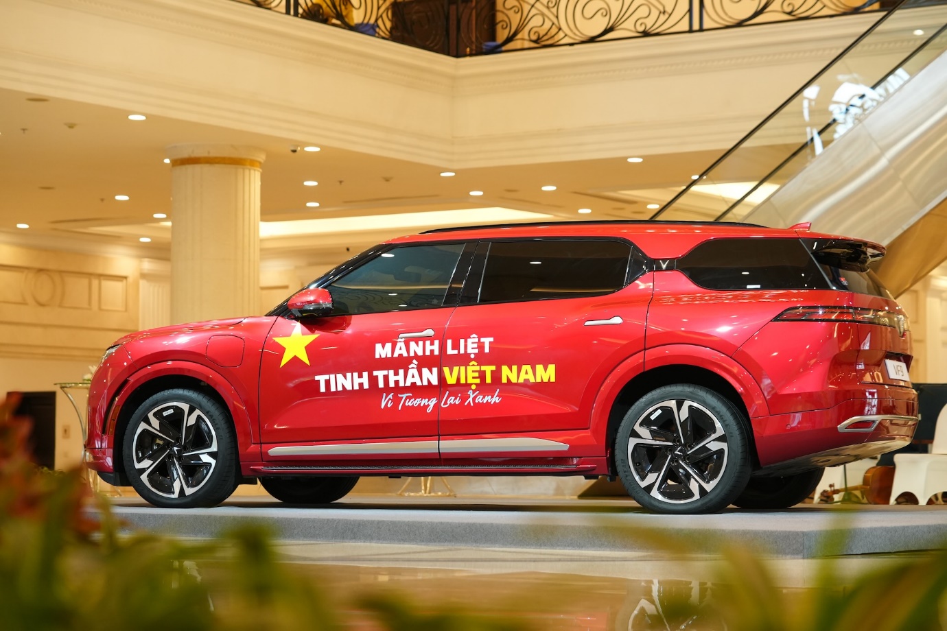 Bàn giao hơn 20.000 ô tô điện trong tháng 12.2024, VinFast khẳng định vị thế số 1 Việt Nam - Ảnh 3. Bàn giao hơn 20.000 ô tô điện trong tháng 12.2024, VinFast khẳng định vị thế số 1 Việt Nam - Ảnh 3.